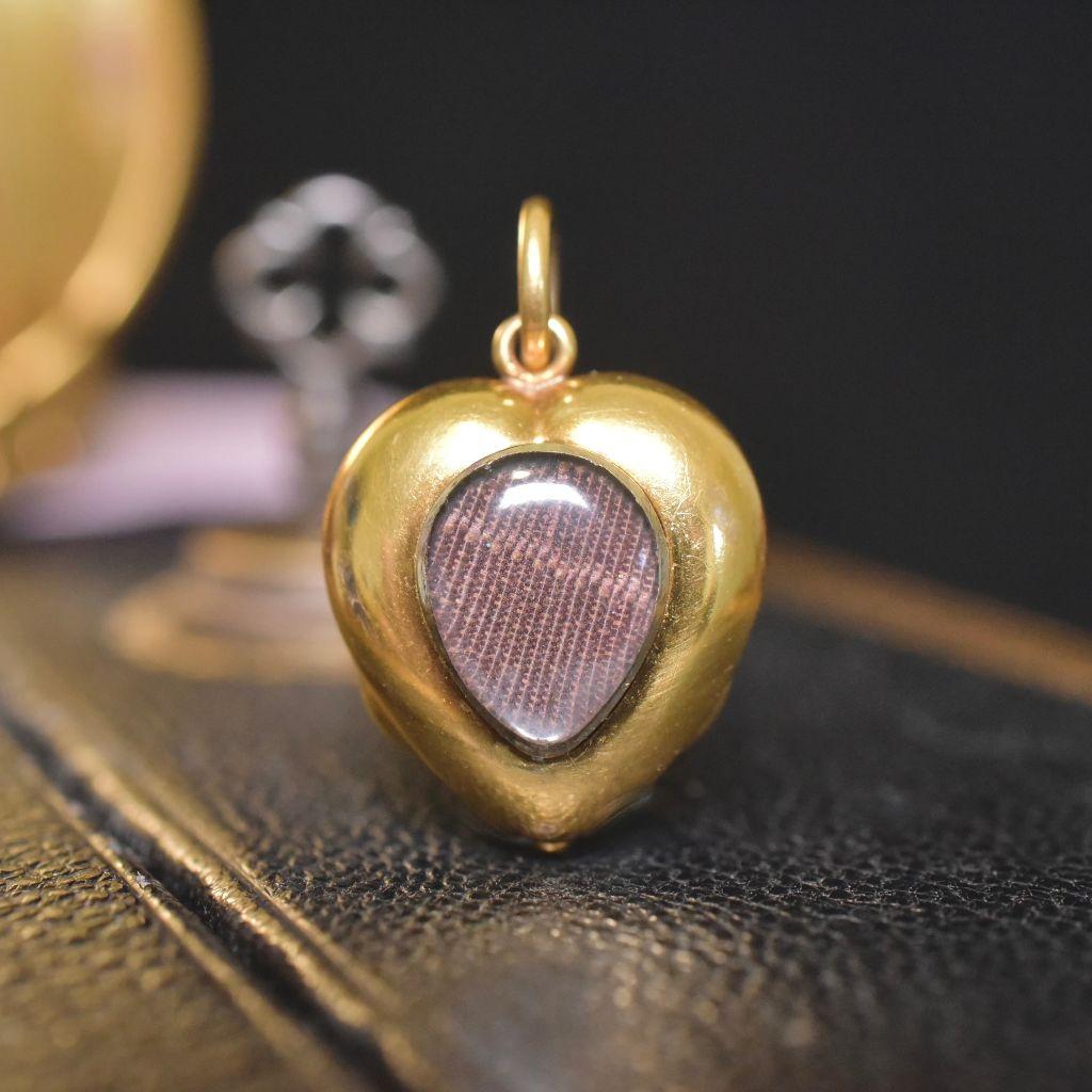 Antique Mid-Victorian 15ct Yellow Gold Amethyst Heart Locket Pendant In Excellent Condition In NEW TOWN, AU