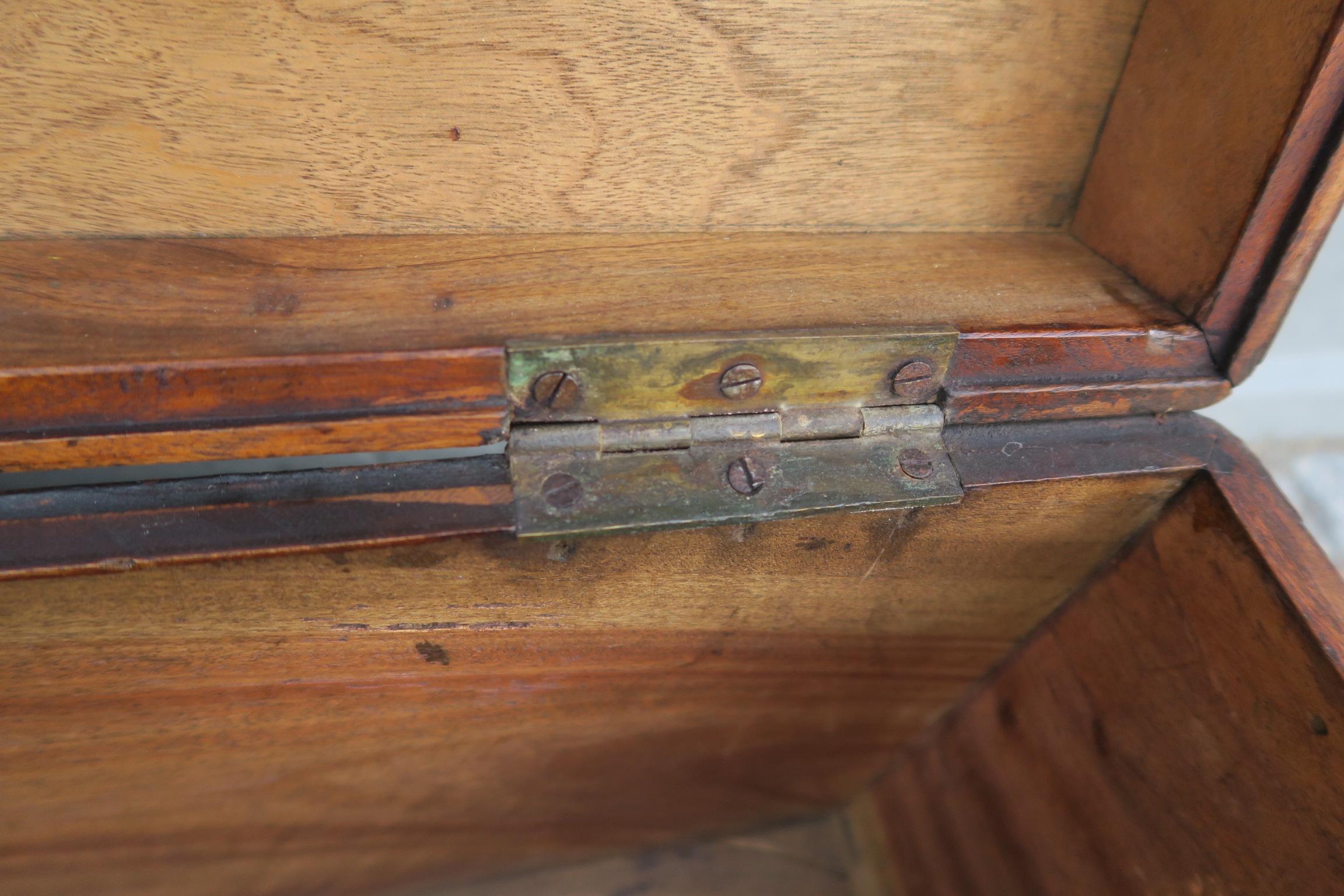baúl militar antiguo de madera de alcanfor maciza de mediados de la época victoriana en venta 4