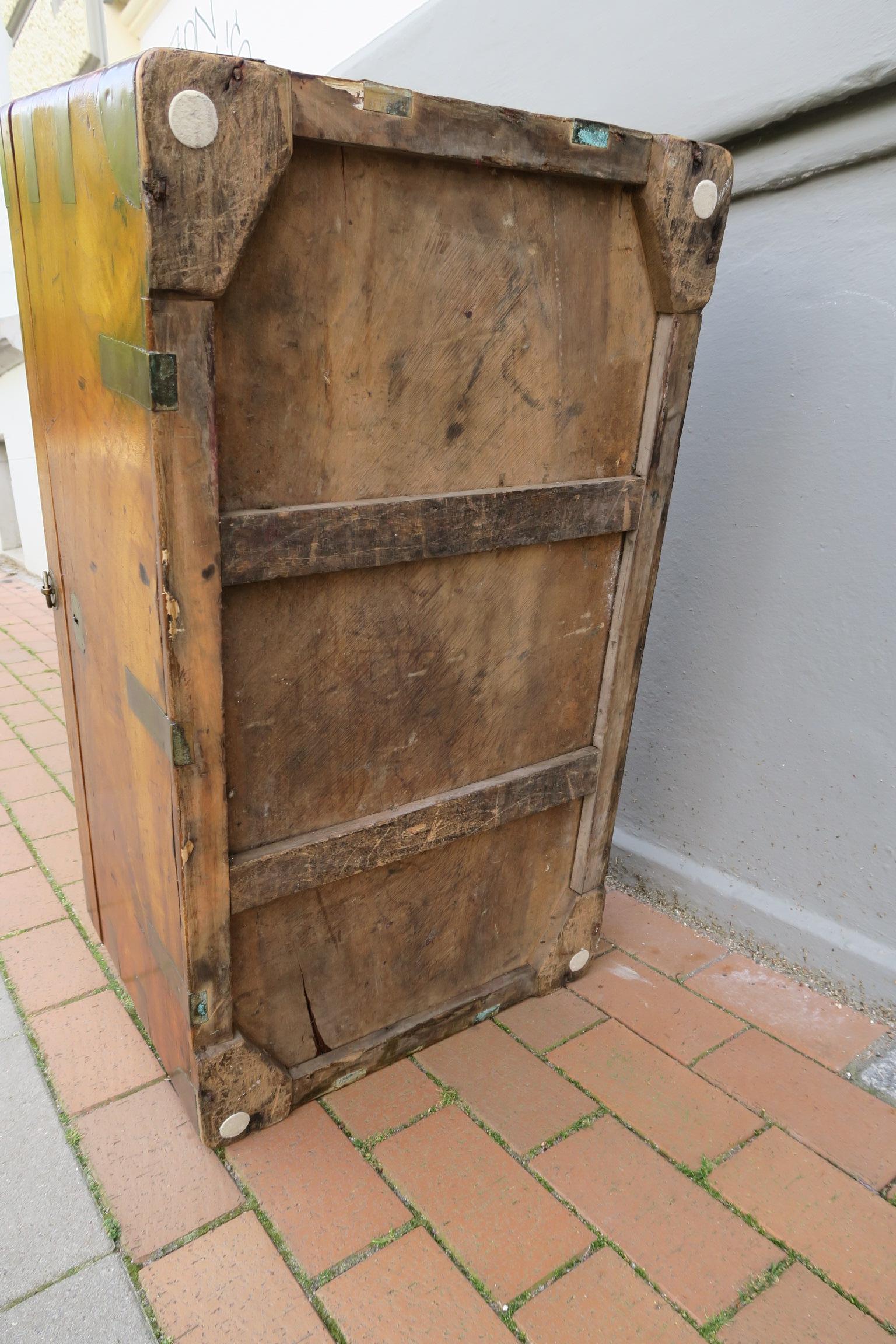baúl militar antiguo de madera de alcanfor maciza de mediados de la época victoriana en venta 9
