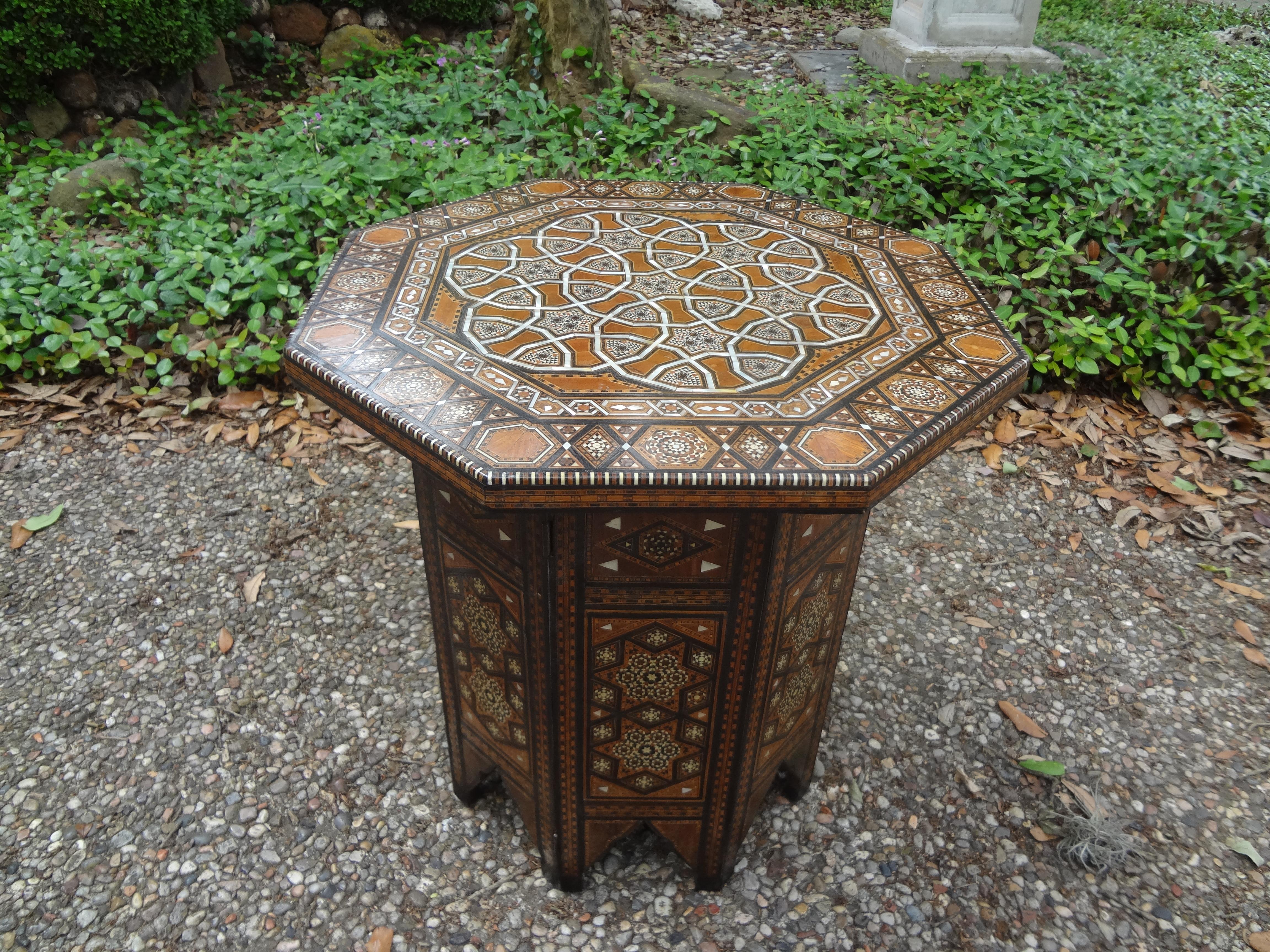 table arabesque