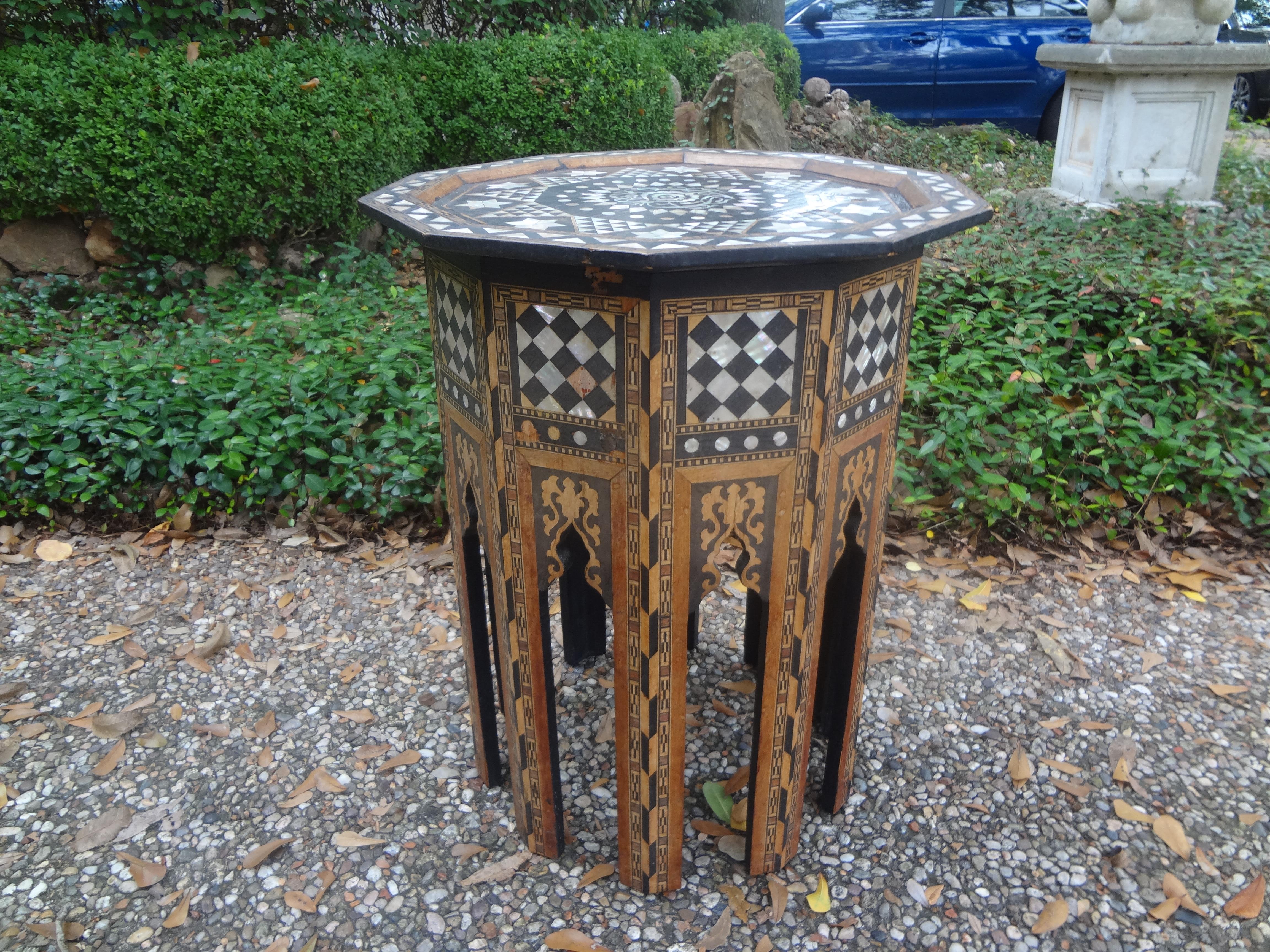 Antique Middle Eastern Arabesque Style Mother of Pearl Inlaid Table In Good Condition For Sale In Houston, TX