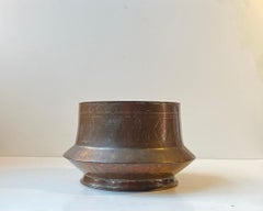 Antique Middle Eastern Bowl in Hand-engraved Copper, 19th century