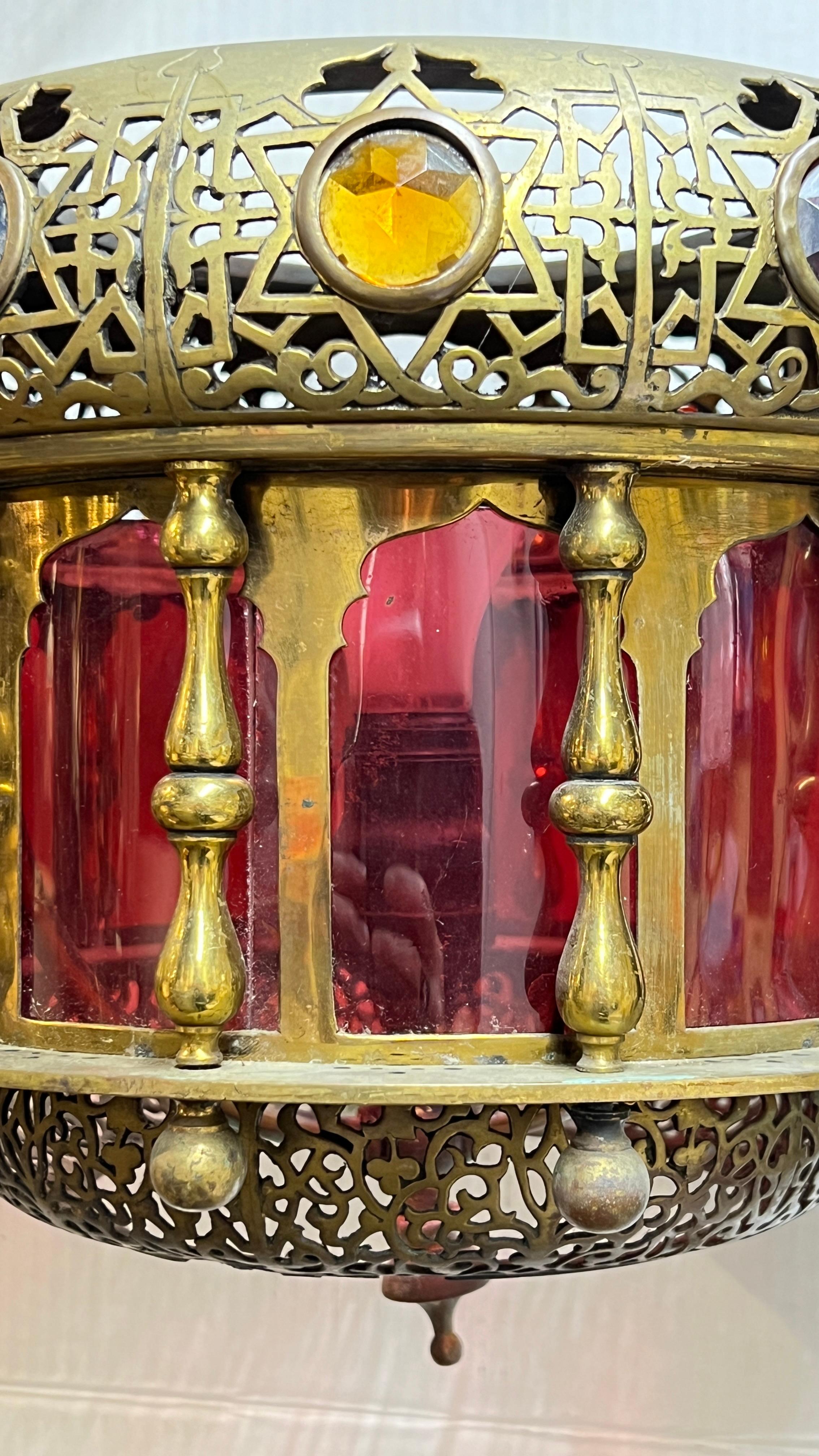 Lanterne ancienne du Moyen-Orient en bronze et verre en vente 5