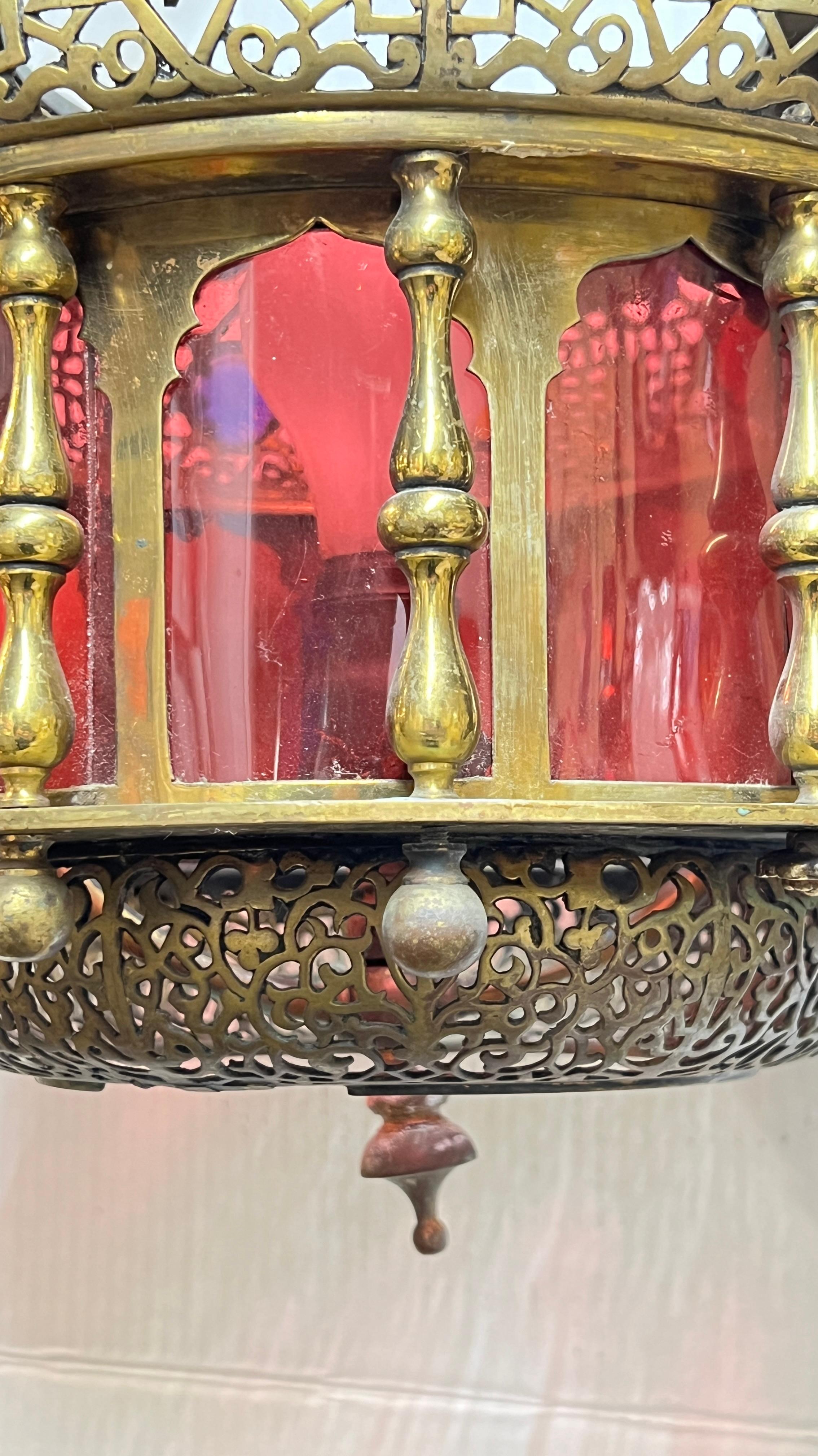 Lanterne ancienne du Moyen-Orient en bronze et verre en vente 6