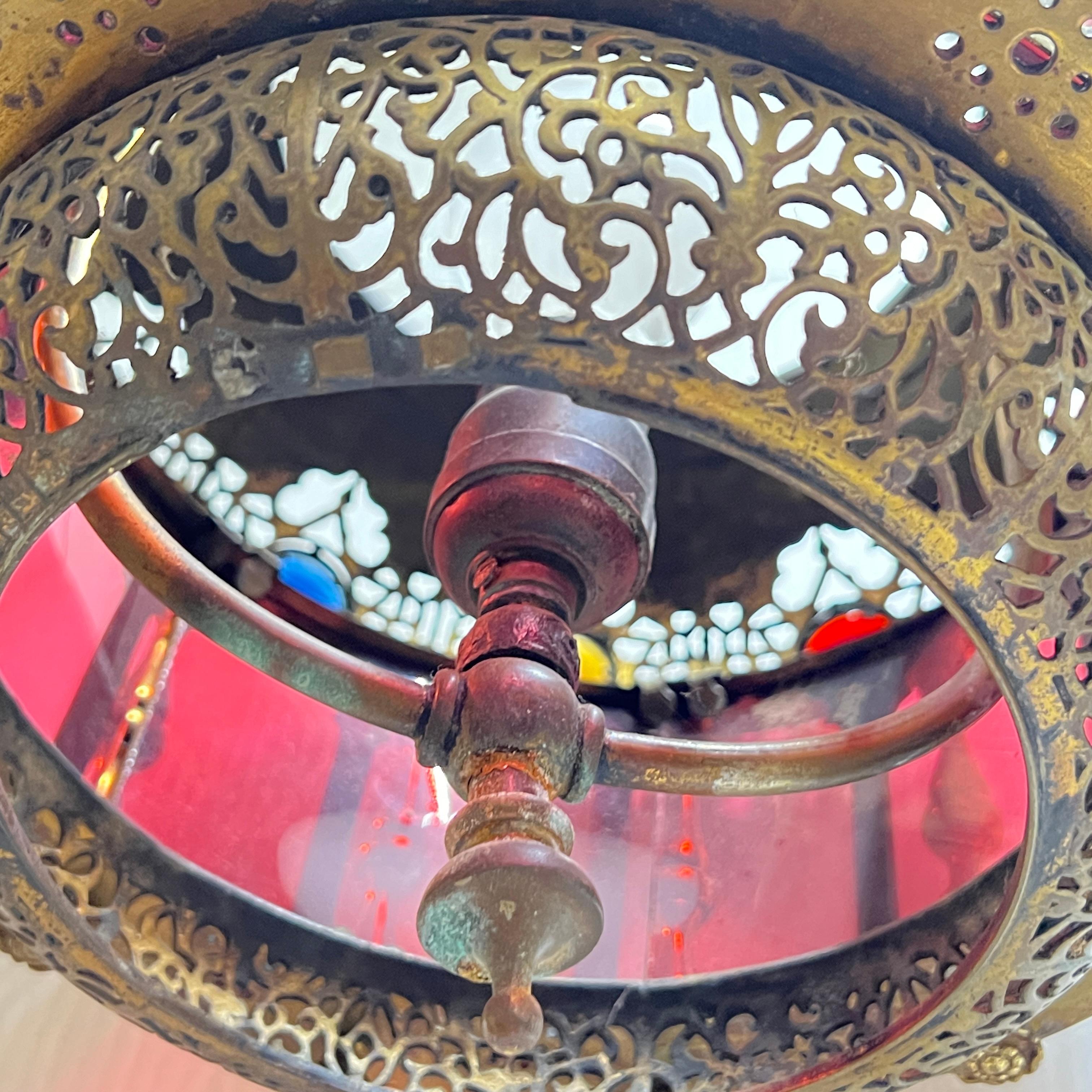 Lanterne ancienne du Moyen-Orient en bronze et verre en vente 1