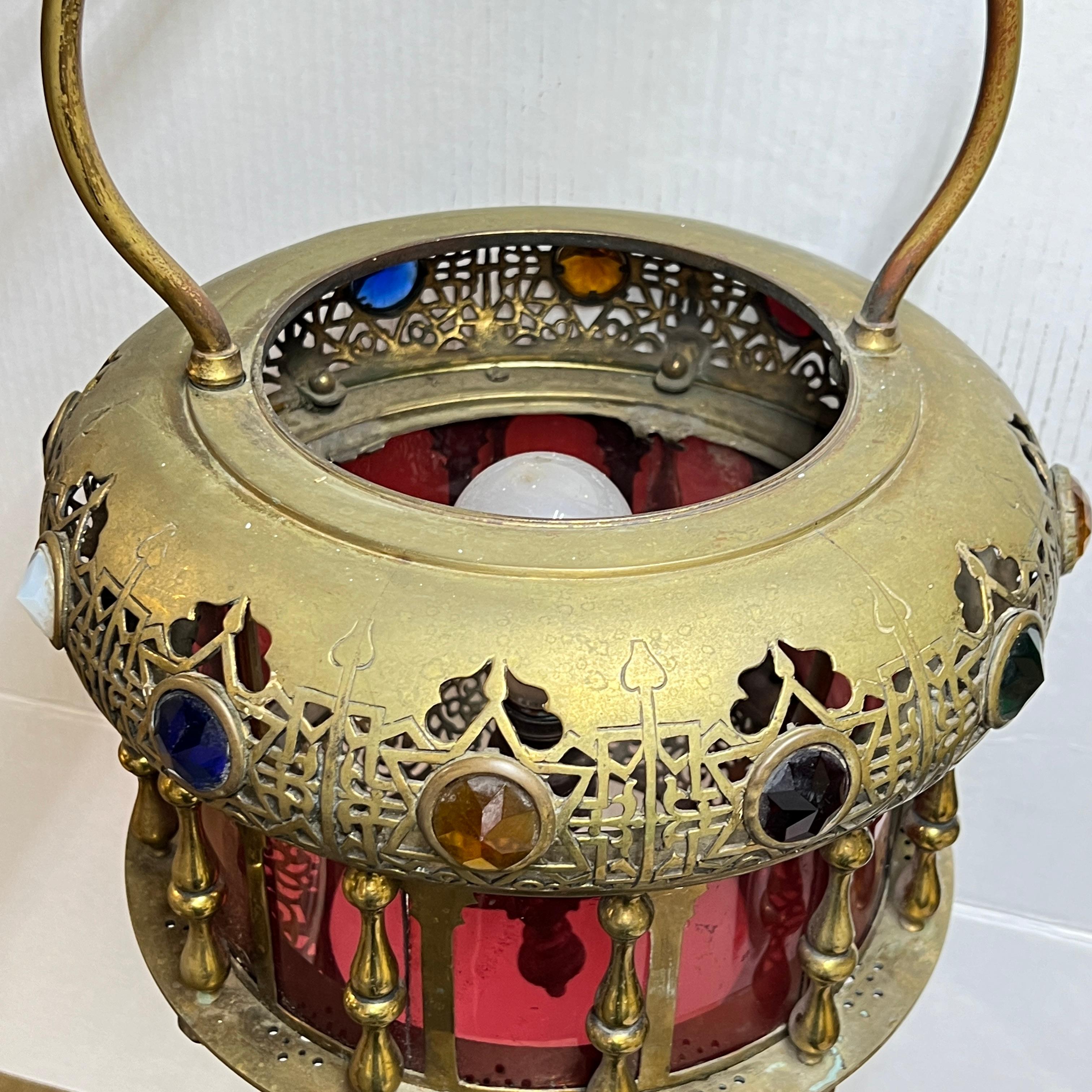 Lanterne ancienne du Moyen-Orient en bronze et verre en vente 2