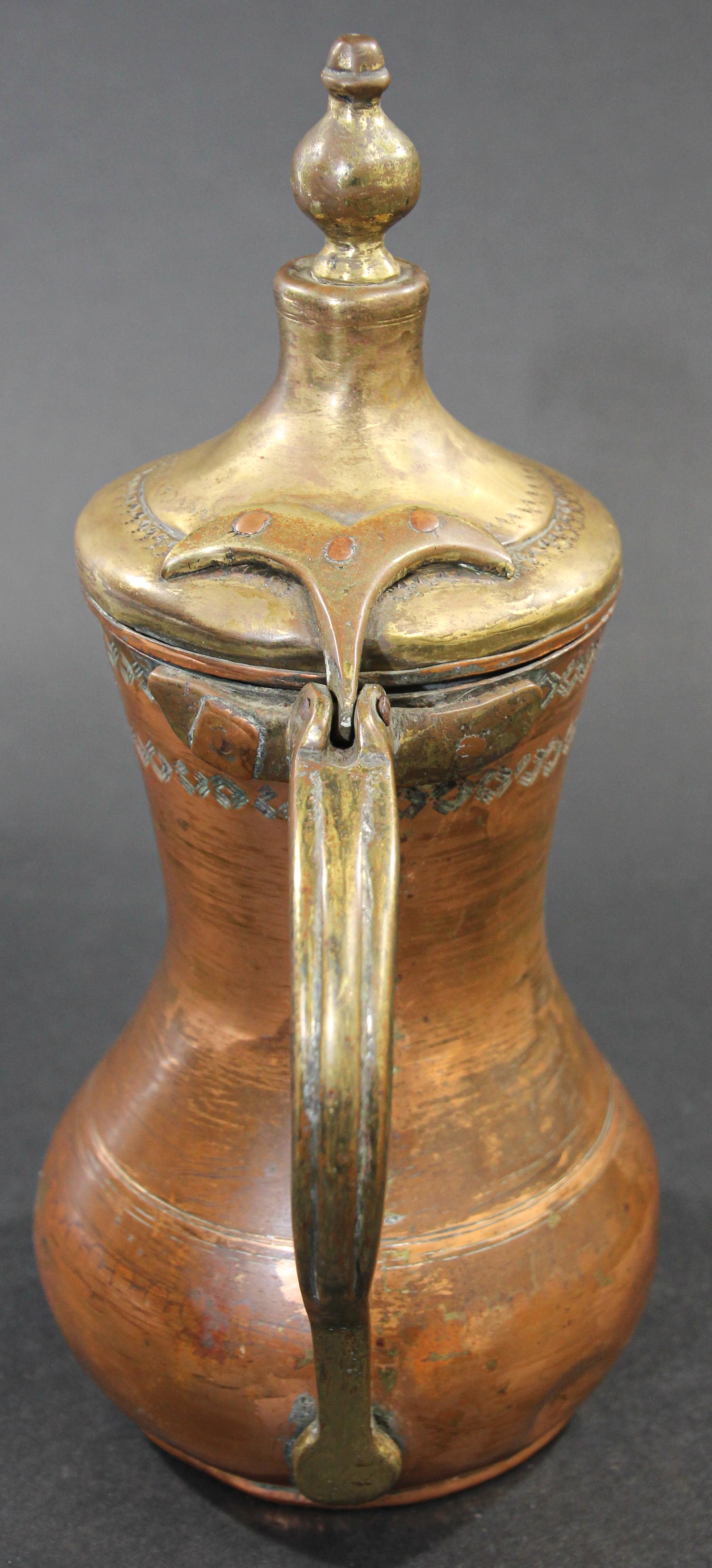 Hand-Crafted Antique Brass Middle Eastern Dallah Arabic Coffee Pot For Sale