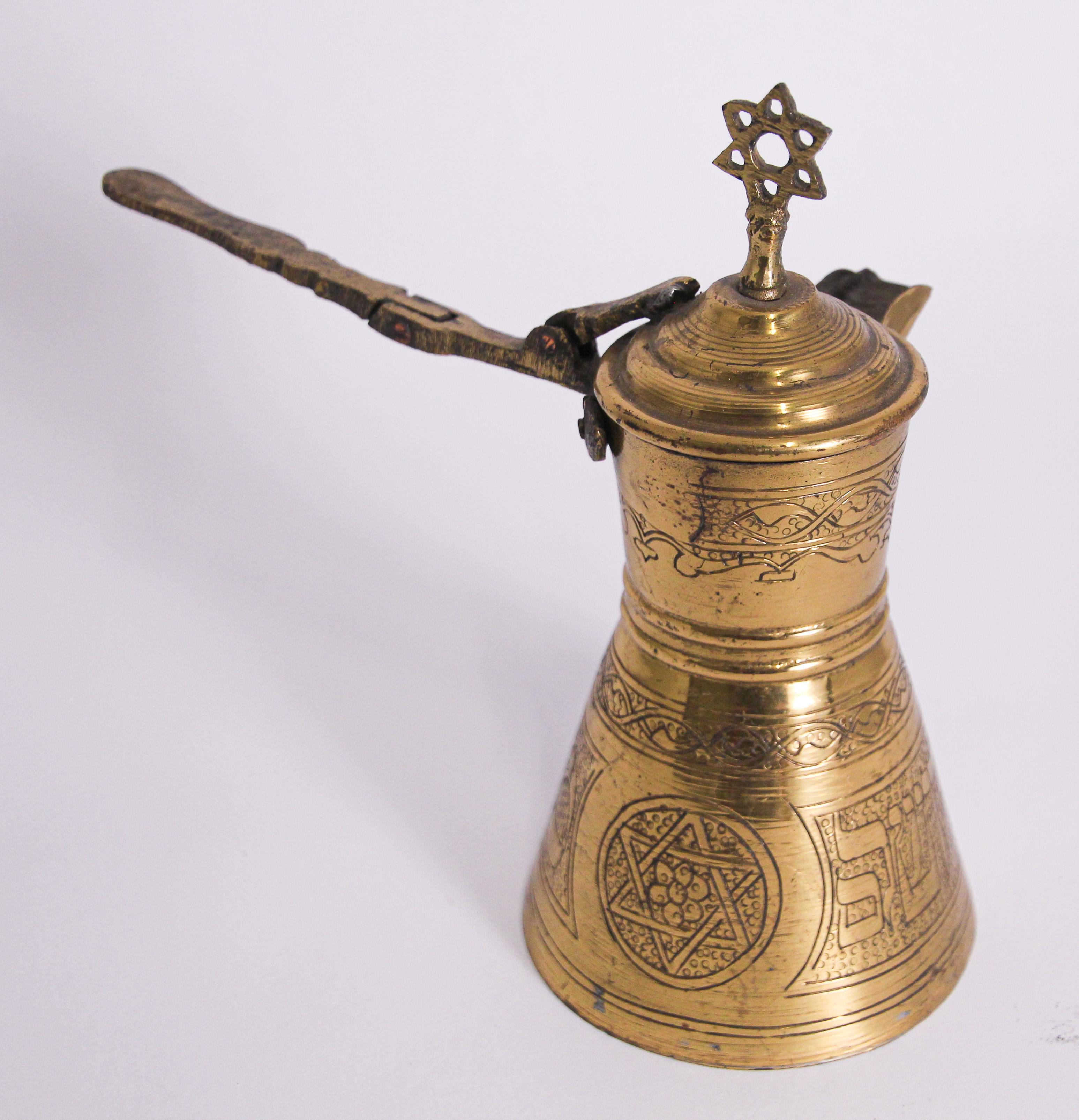 Antique Moyen Orient Dallah Judaica Pot à café en laiton 7