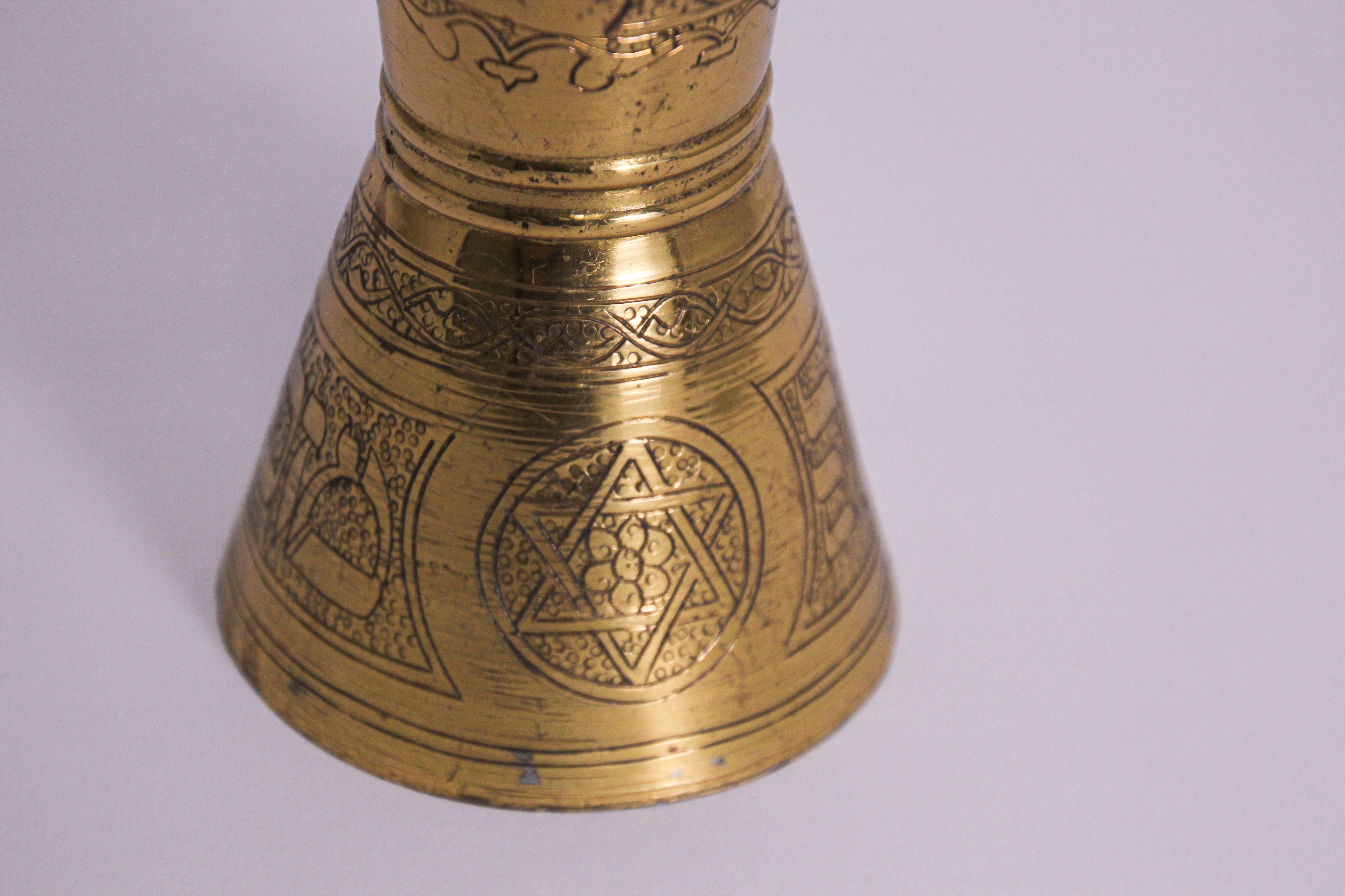 Antique Middle Eastern Dallah Judaica Brass Coffee Pot In Good Condition In North Hollywood, CA