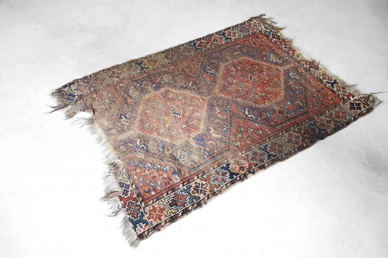 Ancien tapis Shiraz tissé à la main au Moyen-Orient, années 1850 en vente 7