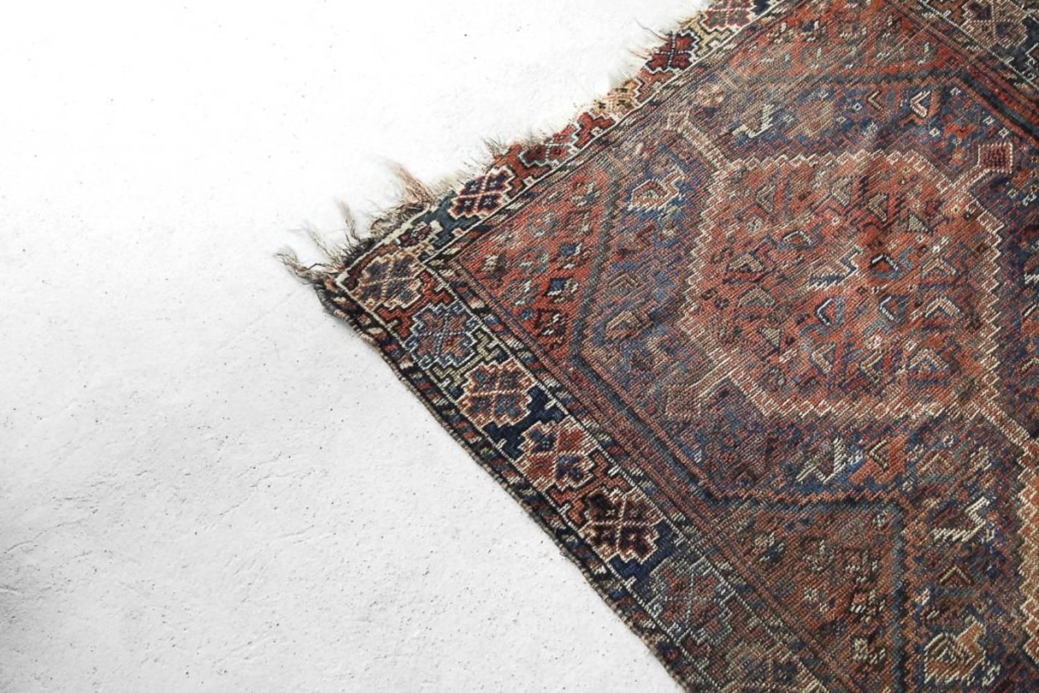 Ancien tapis Shiraz tissé à la main au Moyen-Orient, années 1850 en vente 10