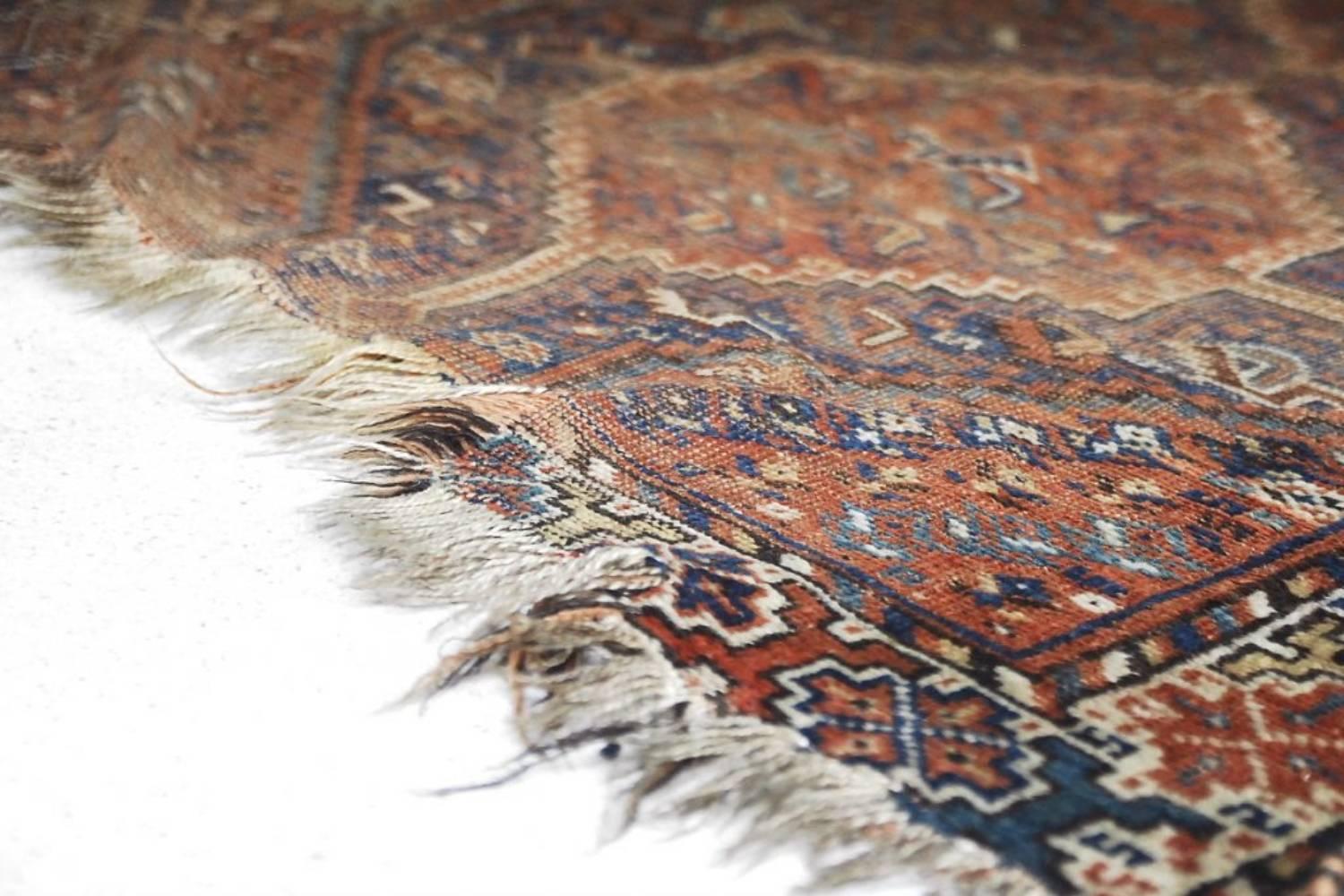 Milieu du XIXe siècle Ancien tapis Shiraz tissé à la main au Moyen-Orient, années 1850 en vente