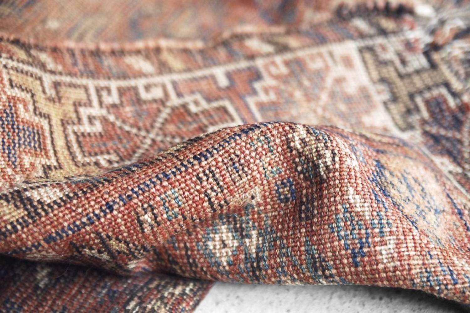 Ancien tapis Shiraz tissé à la main au Moyen-Orient, années 1850 en vente 1