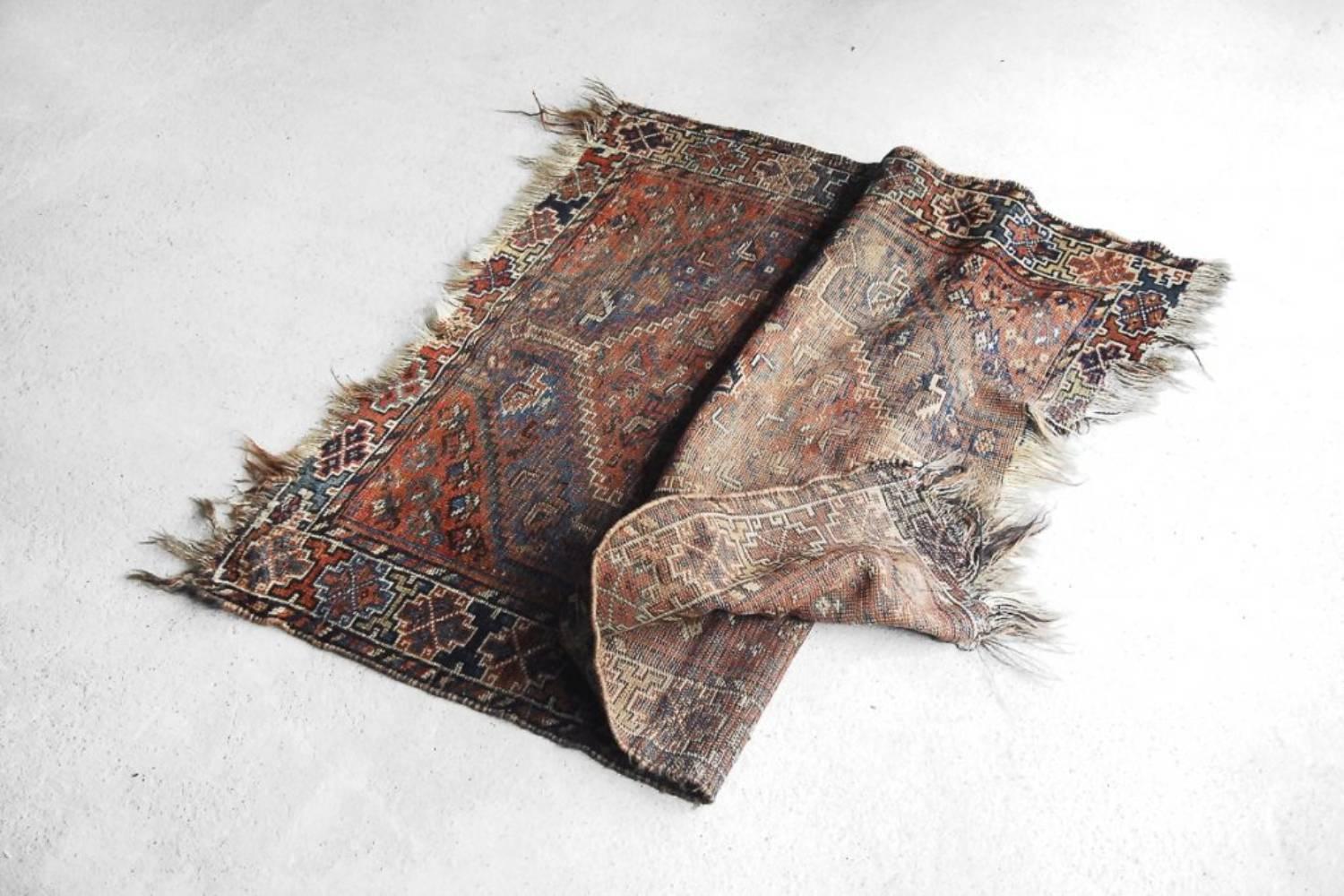 Ancien tapis Shiraz tissé à la main au Moyen-Orient, années 1850 en vente 2
