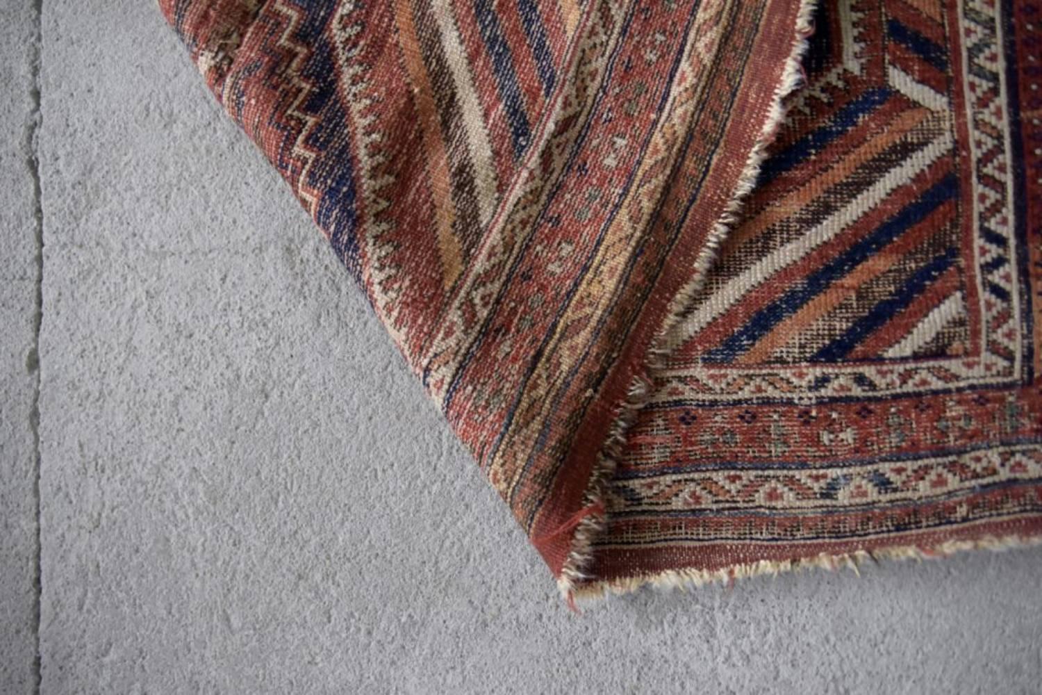Ancien tapis Shiraz tissé à la main au Moyen-Orient, années 1890 en vente 5