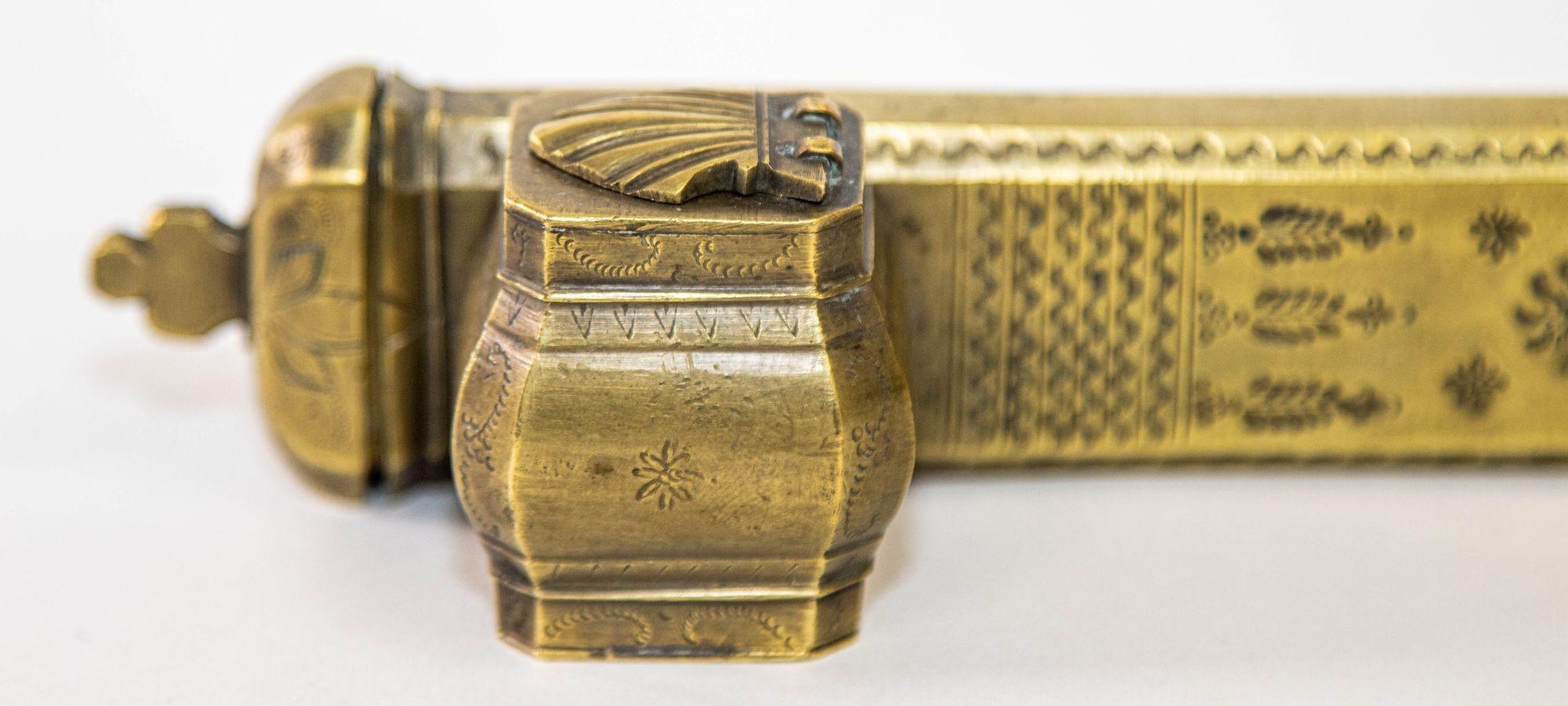 Antique Middle Eastern Islamic Brass Inkwell Qalamdan, circa 1850 In Good Condition For Sale In North Hollywood, CA