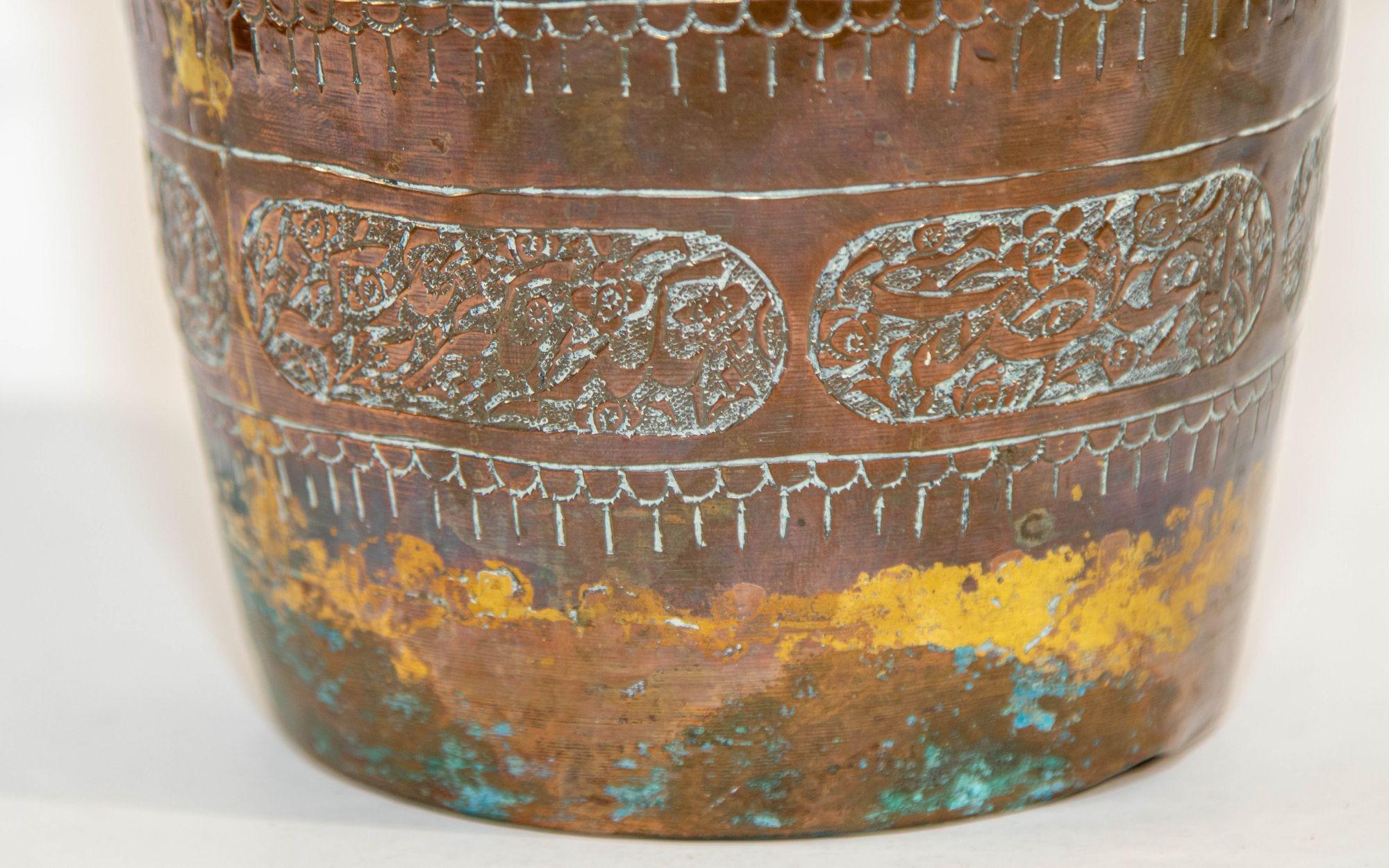 Antike islamische Kupfervase aus dem Nahen Osten mit Henkeln im Angebot 9