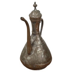Ancienne aiguière mauresque en cuivre étamé du Moyen-Orient