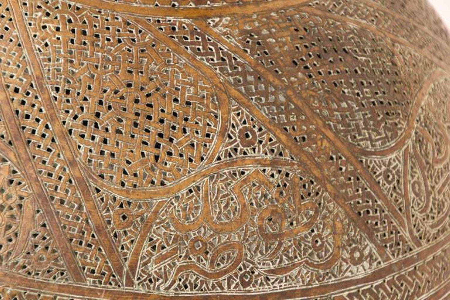Lampadaire moghol islamique du Moyen-Orient ancien en laiton 19ème siècle en vente 5