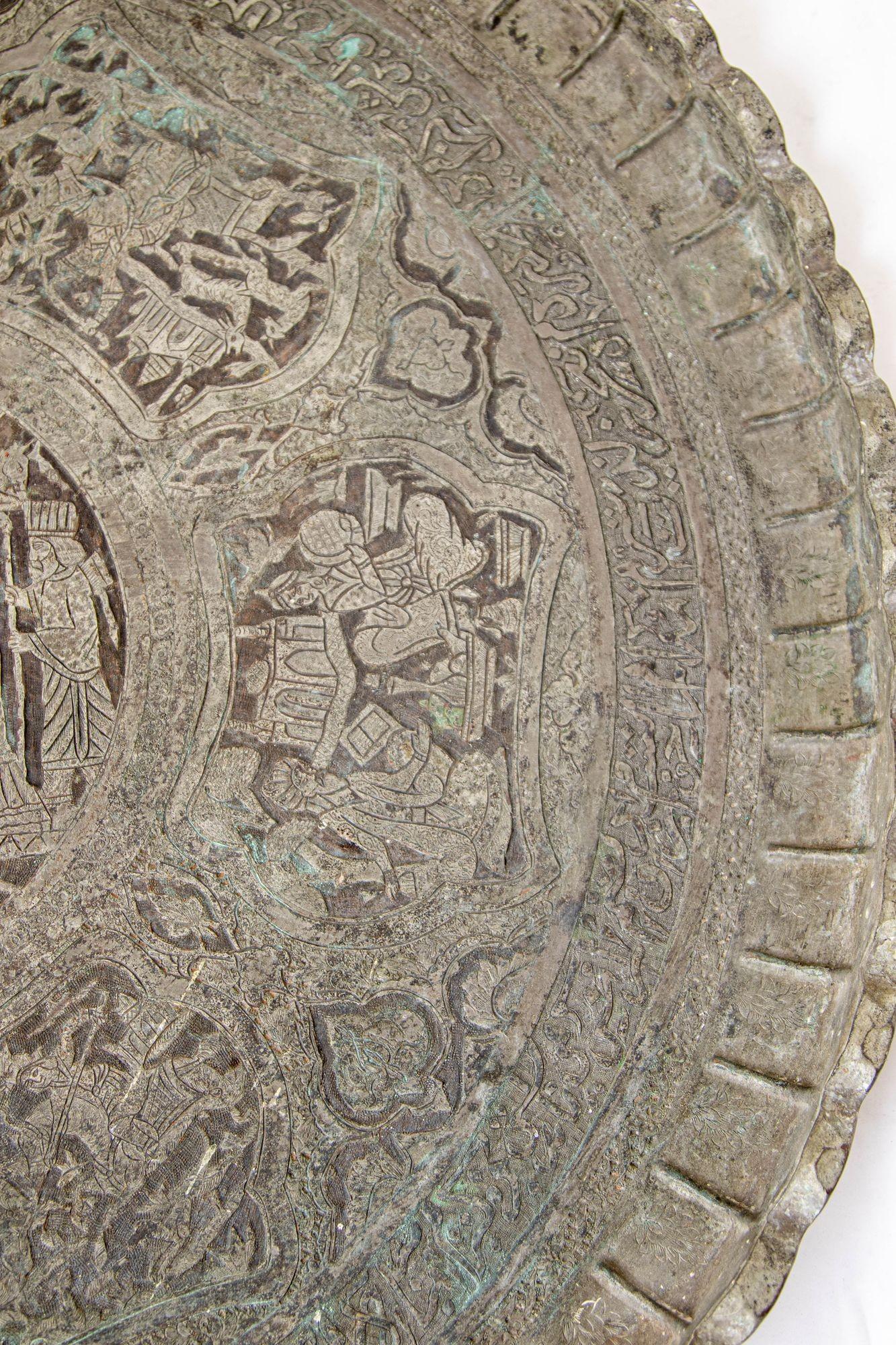 Antike nahöstliche persische Wandbehang Metall Tablett im Angebot 11