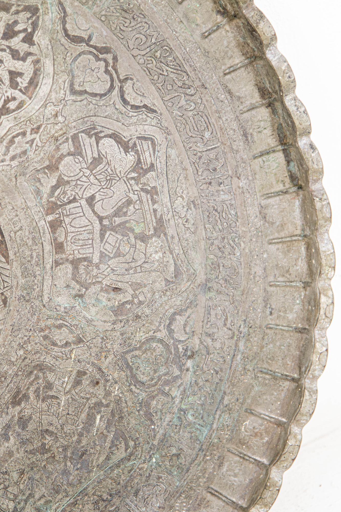 Antike nahöstliche persische Wandbehang Metall Tablett (20. Jahrhundert) im Angebot