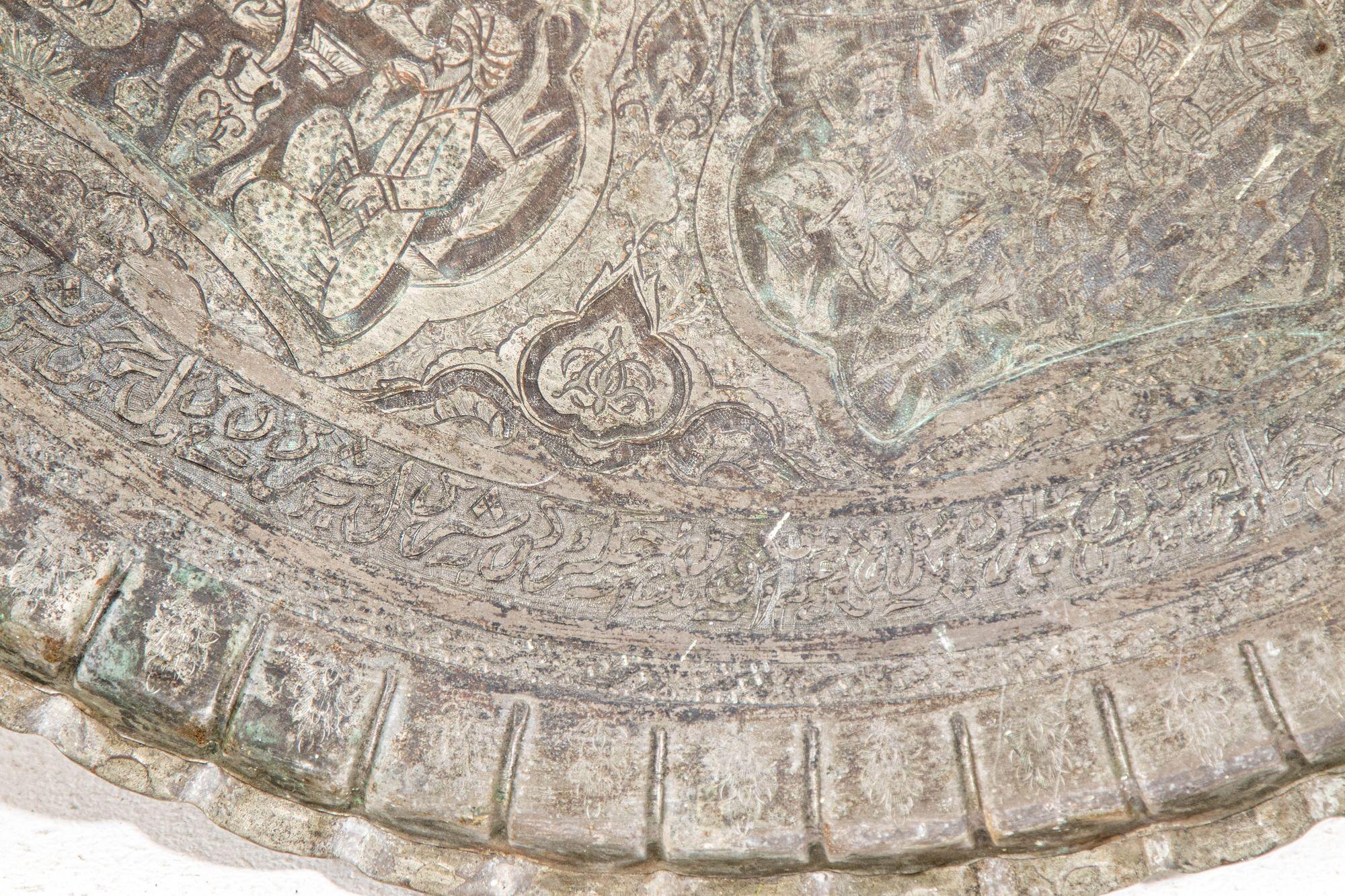 Antike nahöstliche persische Wandbehang Metall Tablett im Angebot 1