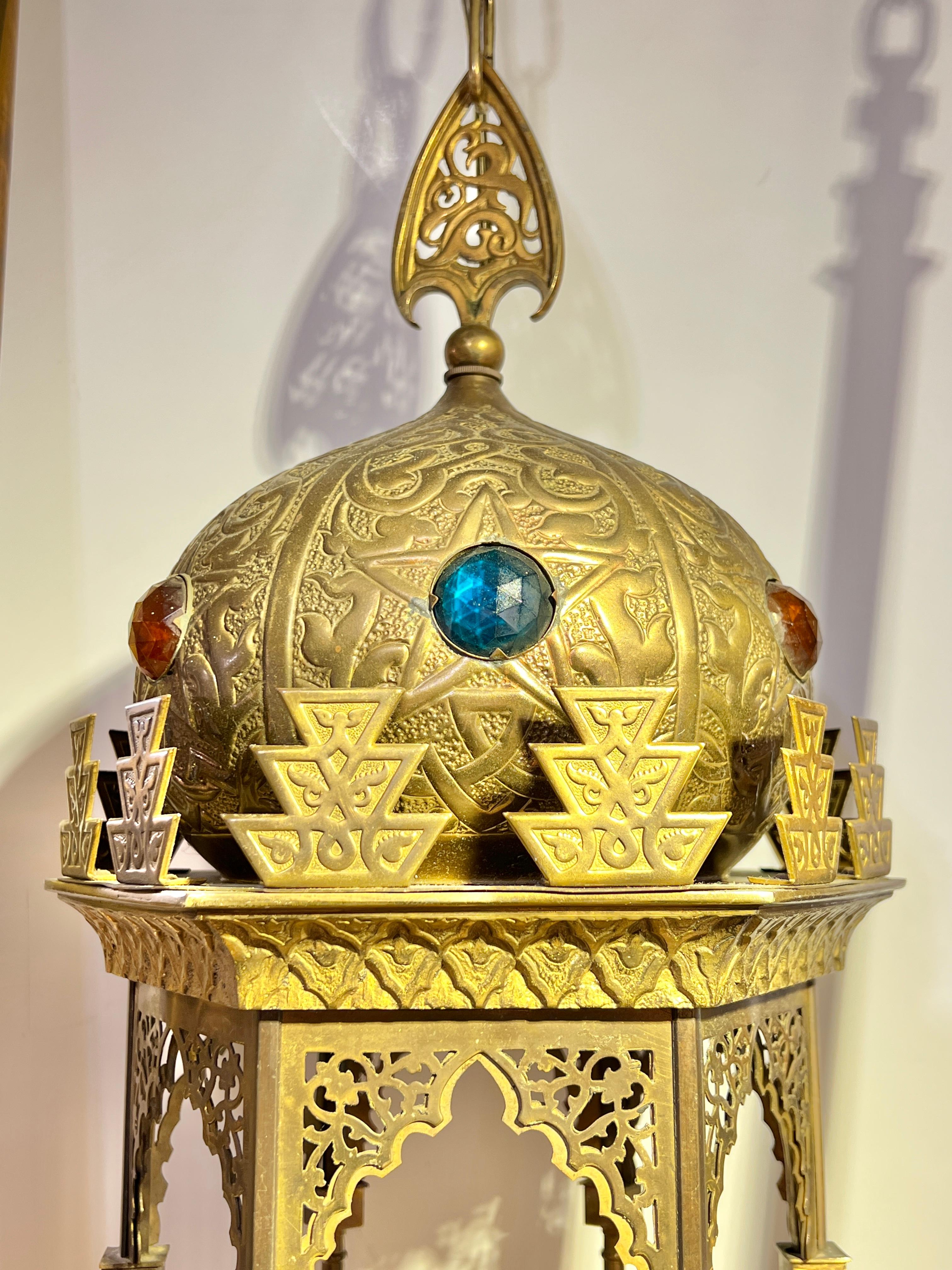 Antiguo farol / lámpara de araña / lámpara colgante de latón enjoyado estilo Oriente Medio Francés en venta