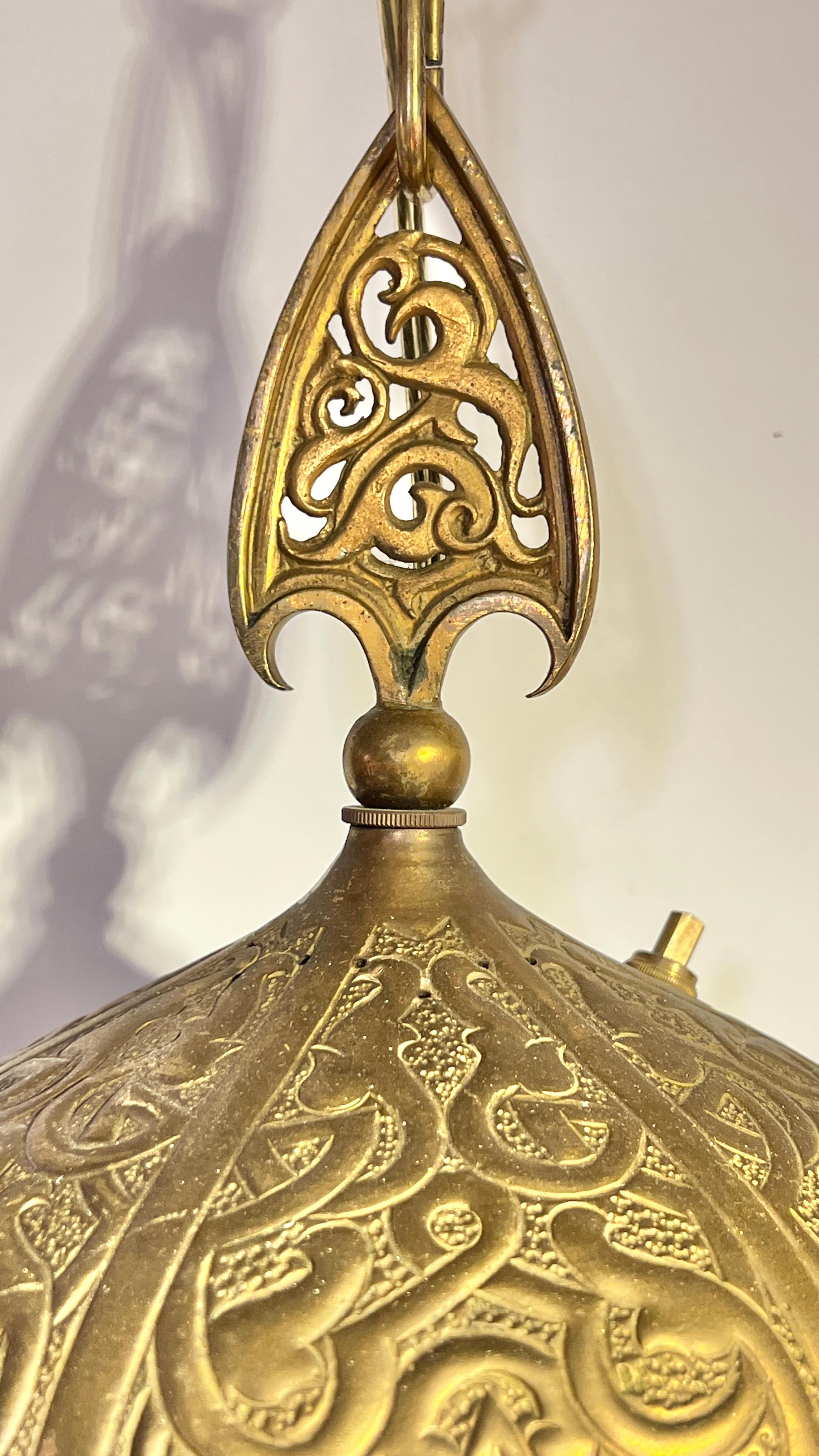 Antiguo farol / lámpara de araña / lámpara colgante de latón enjoyado estilo Oriente Medio en Bueno estado para la venta en New York, NY