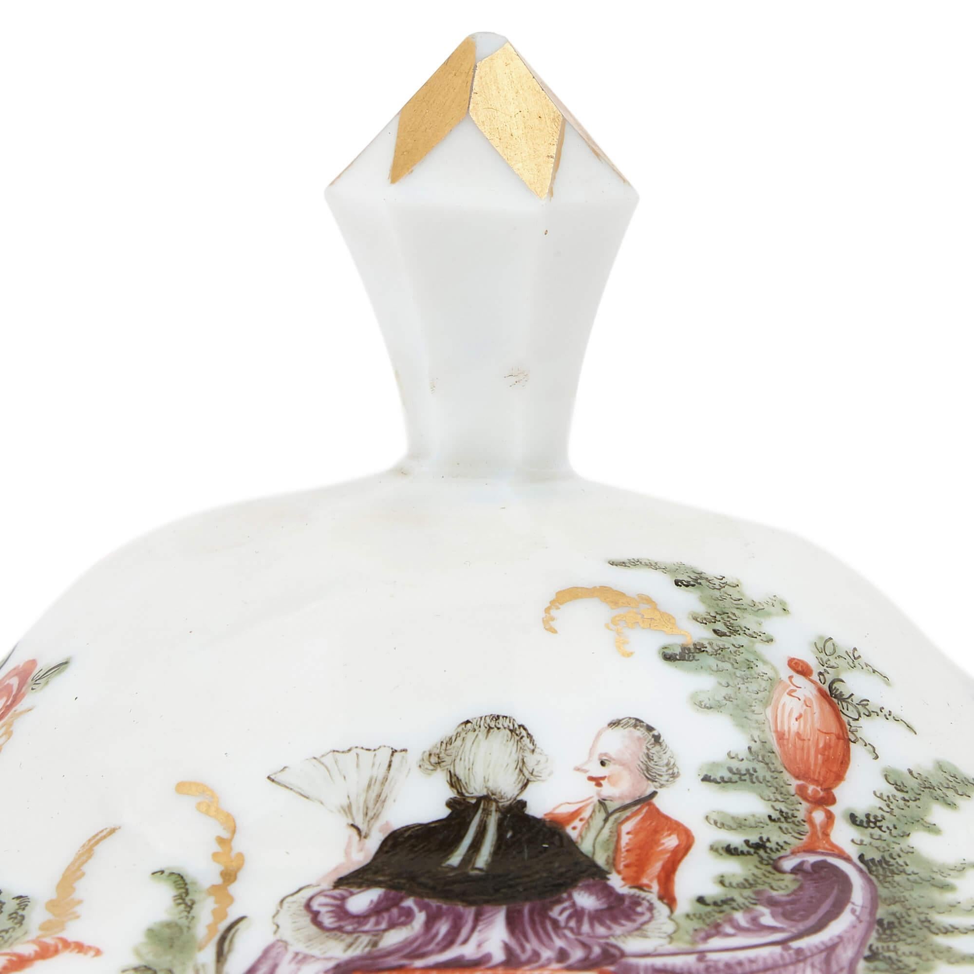 Antike böhmische Milchglas-Terrine aus dem 18. Jahrhundert (18. Jahrhundert und früher) im Angebot