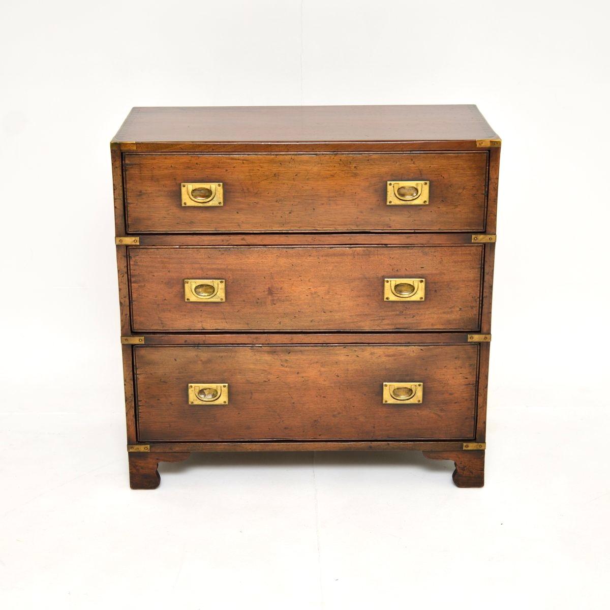 A finely constructed and very smart antique military campaign style chest of drawers. This was made in England, it dates from around the 1930’s.

The quality is superb, this is a lovely and useful size. The wood has a gorgeous colour tone and