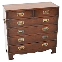 Ancienne commode de style militaire de campagne