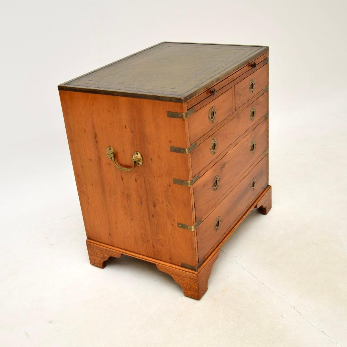 Pelle Antico cassettone in stile Campaigner militare in Wood in vendita