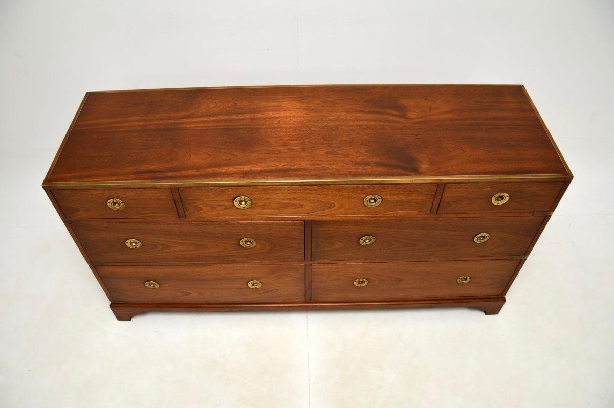 Milieu du XXe siècle Ancienne commode militaire de style Campaigner / buffet en vente