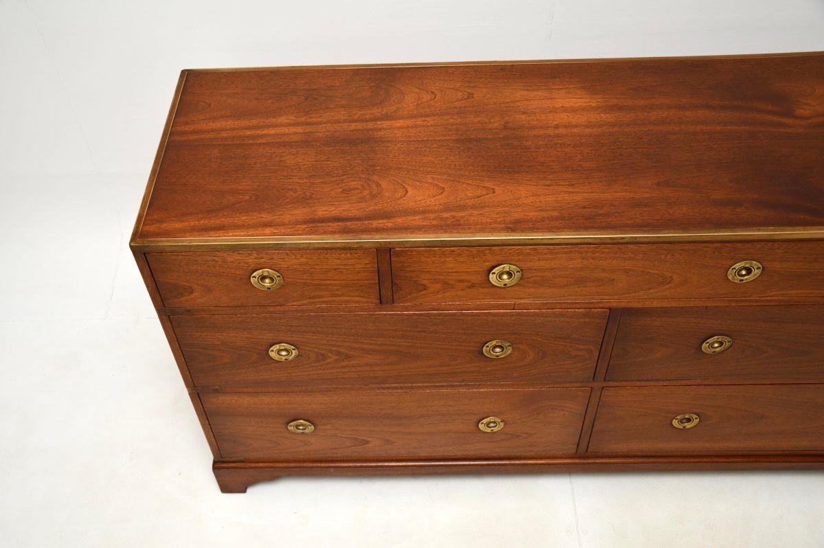 Laiton Ancienne commode militaire de style Campaigner / buffet en vente