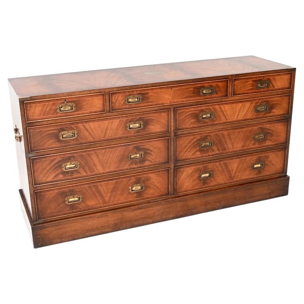 Antica cassettiera / credenza in stile Campaigner militare
