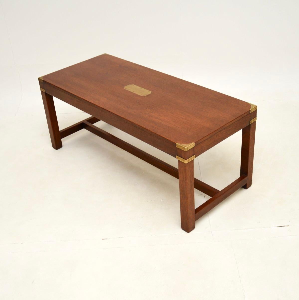 Campagne Table basse ancienne de style militaire Campaigner en vente