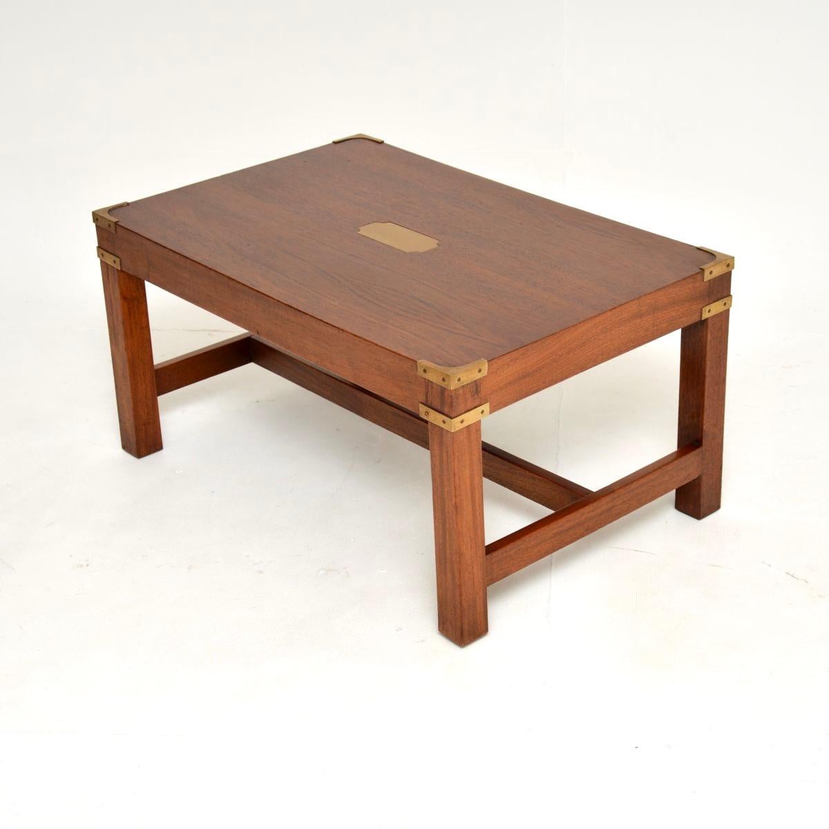Campagne Table basse ancienne de style militaire Campaigner en vente