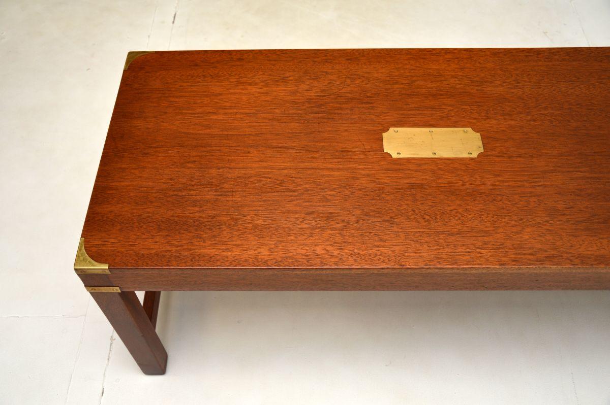 Table basse ancienne de style militaire Campaigner Bon état - En vente à London, GB