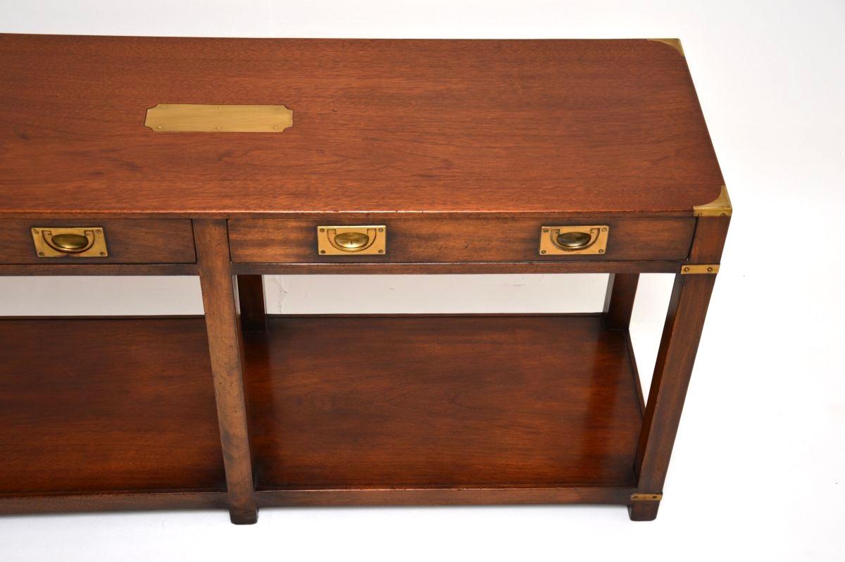 Mesa consola antigua estilo campaña militar Latón en venta