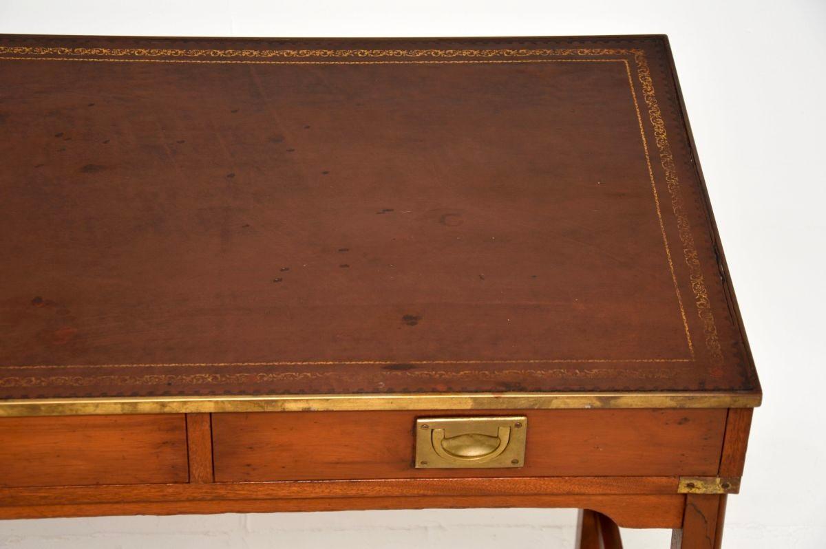Antica scrivania in stile Campaigner militare in Wood Wood in vendita 1