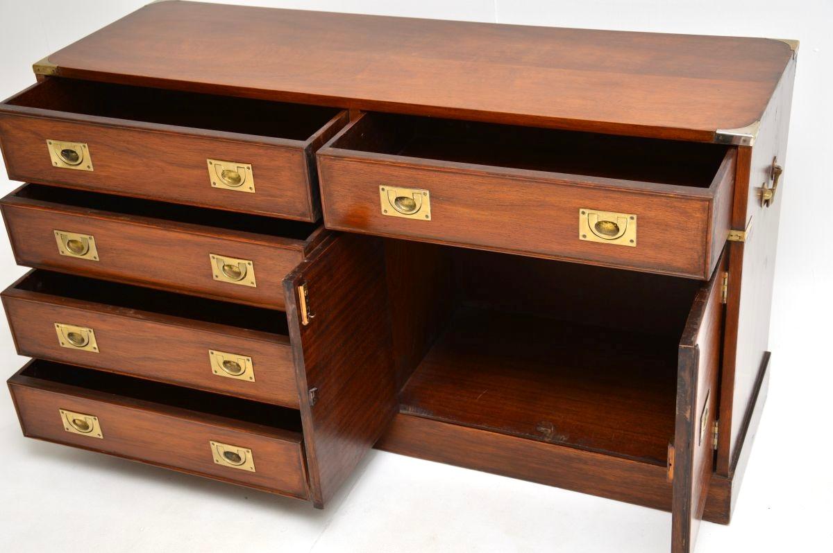 Aparador / Armario Antiguo Estilo Campaña Militar en Bueno estado para la venta en London, GB