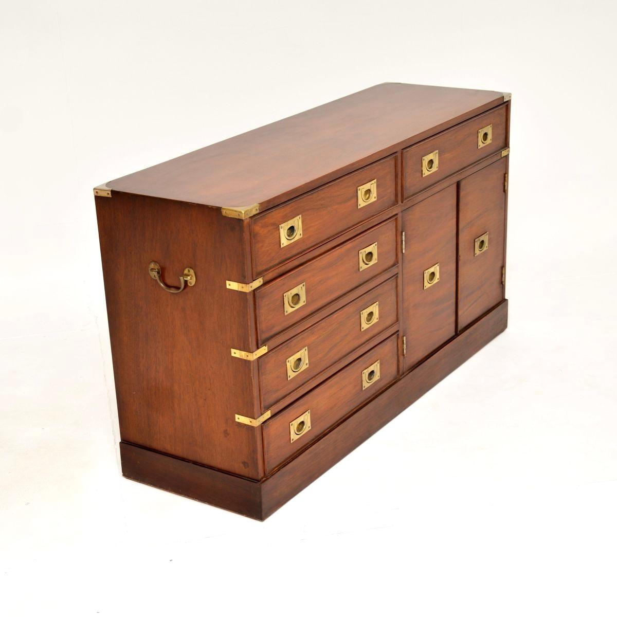 Aparador / Armario Antiguo Estilo Campaña Militar mediados del siglo XX en venta