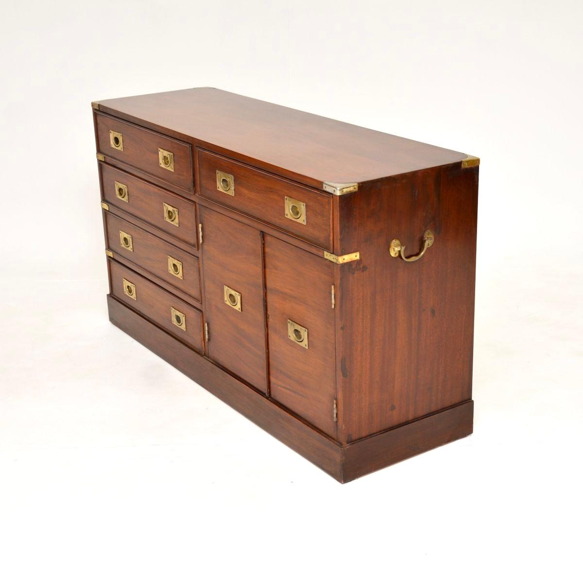 Aparador / Armario Antiguo Estilo Campaña Militar Latón en venta