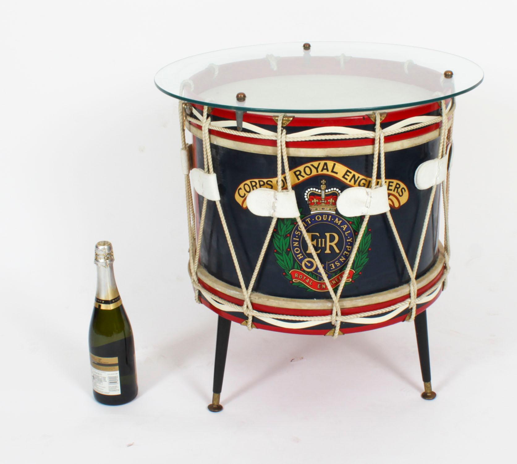 Ancienne table d'appoint à tambour militaire des Royal Engineers 20ème siècle en vente 3