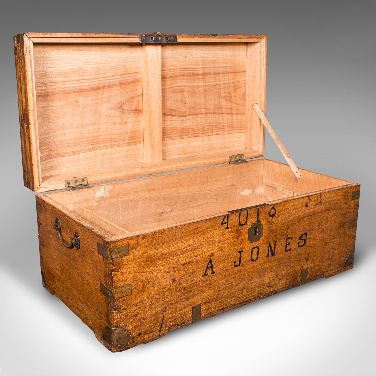 
This is an antique military trunk. An English, camphorwood chest or blanket box, dating to the late Victorian period, circa 1900.

Appealing late Victorian trunk, with a wonderfully clean appearance
Displays a desirable aged patina and in good