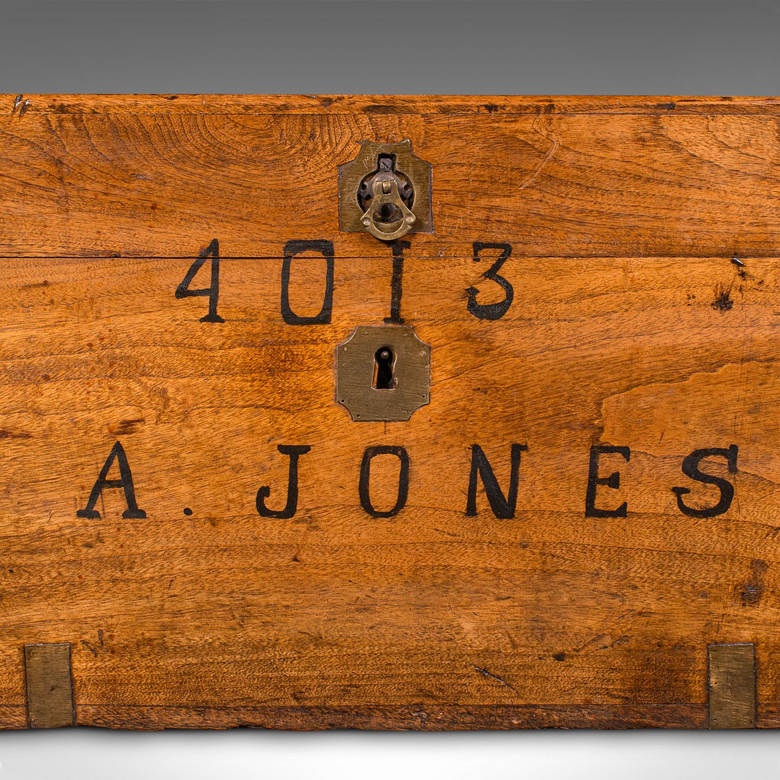 Antique Military Trunk, English, Camphorwood Chest, Blanket Box, Victorian, 1900 In Good Condition For Sale In Hele, Devon, GB