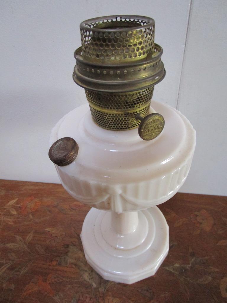 Lampe de table ancienne à huile convertie en verre dépoli Bon état - En vente à Lomita, CA