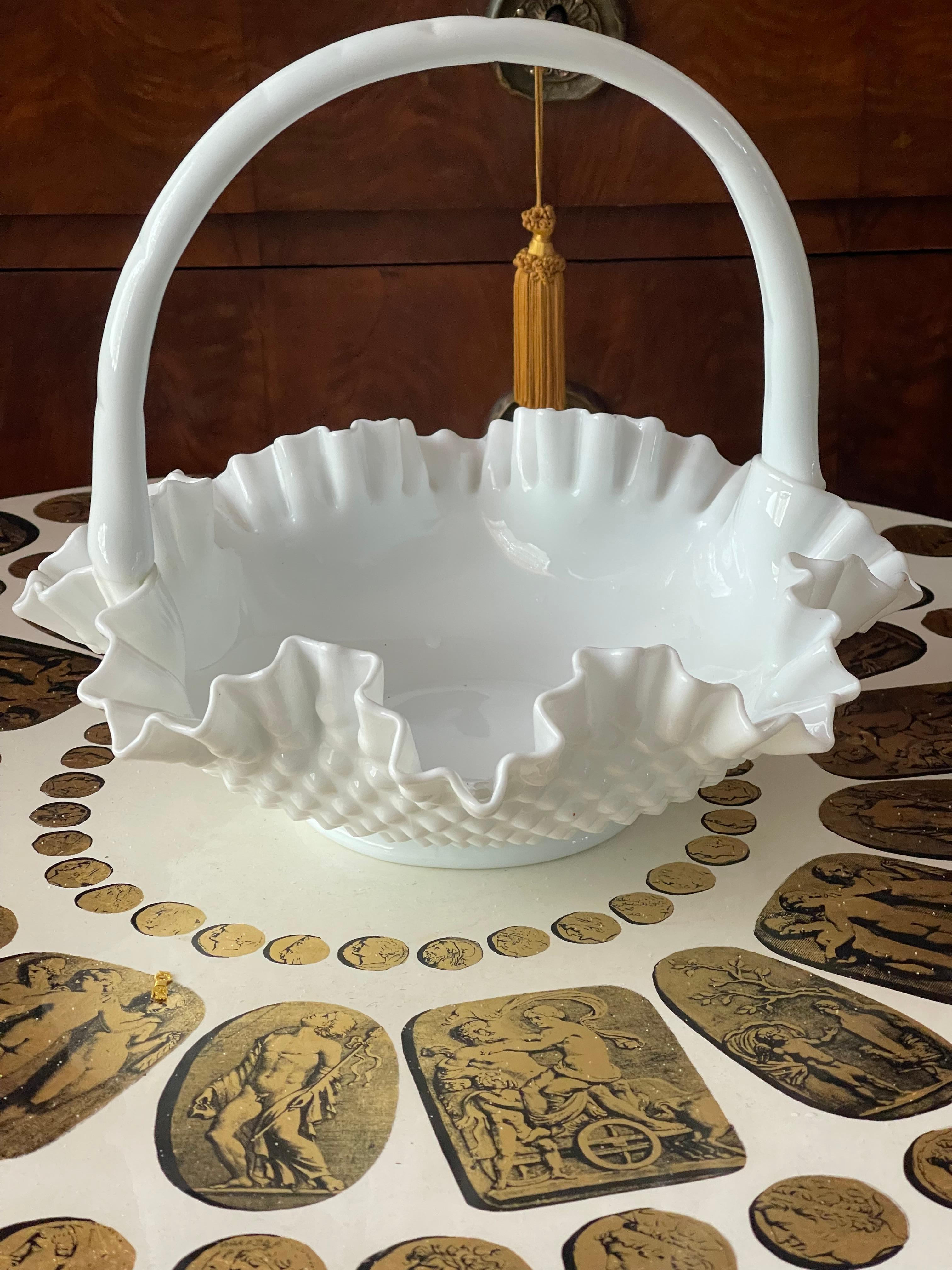 Panier ancien en verre au lait avec poignées. 12