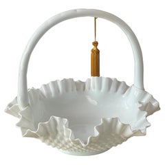 Cesta con asas de cristal de leche antiguo