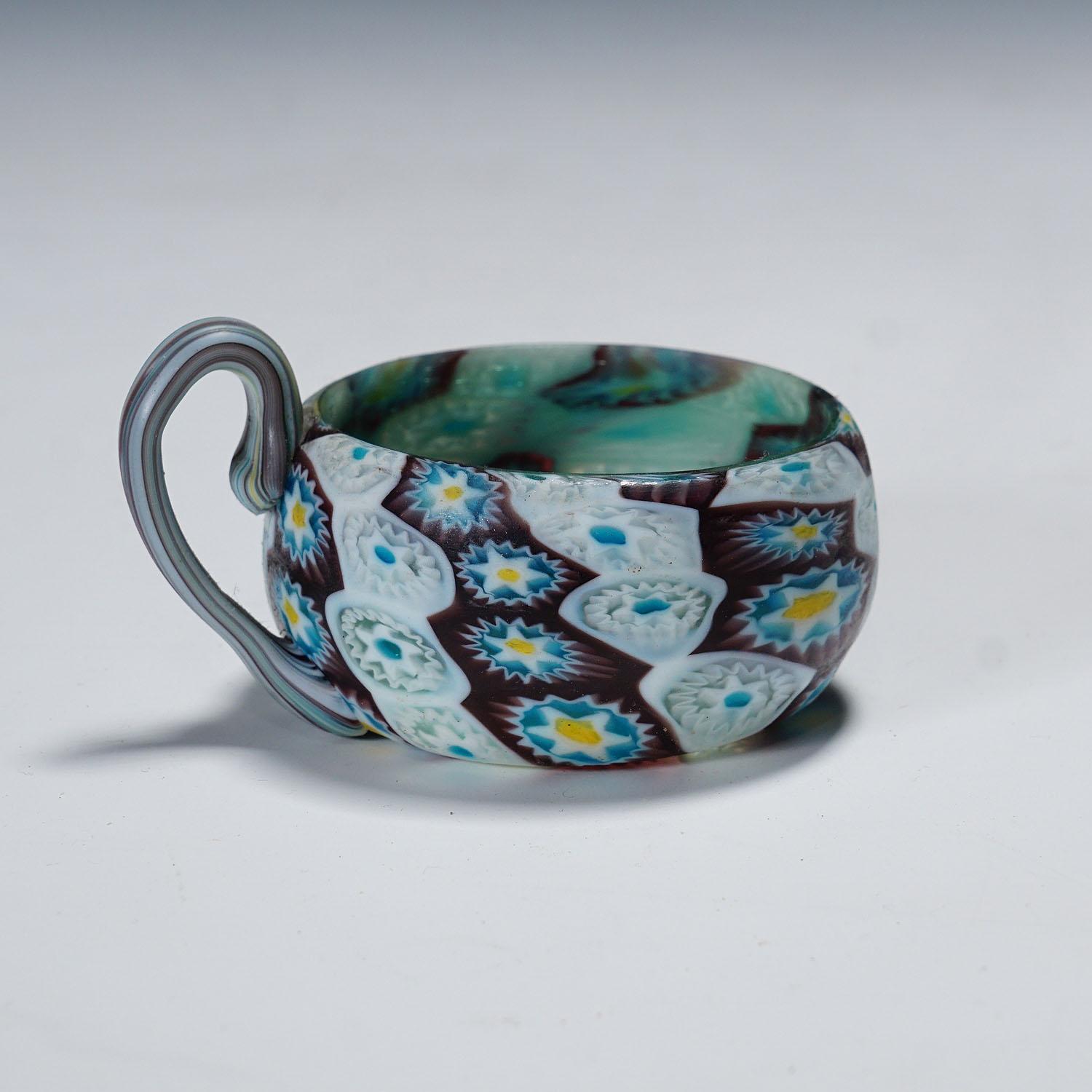 Mid-Century Modern Antique Bol Millefiori avec anse, Fratelli Toso Murano ca. 1900s en vente